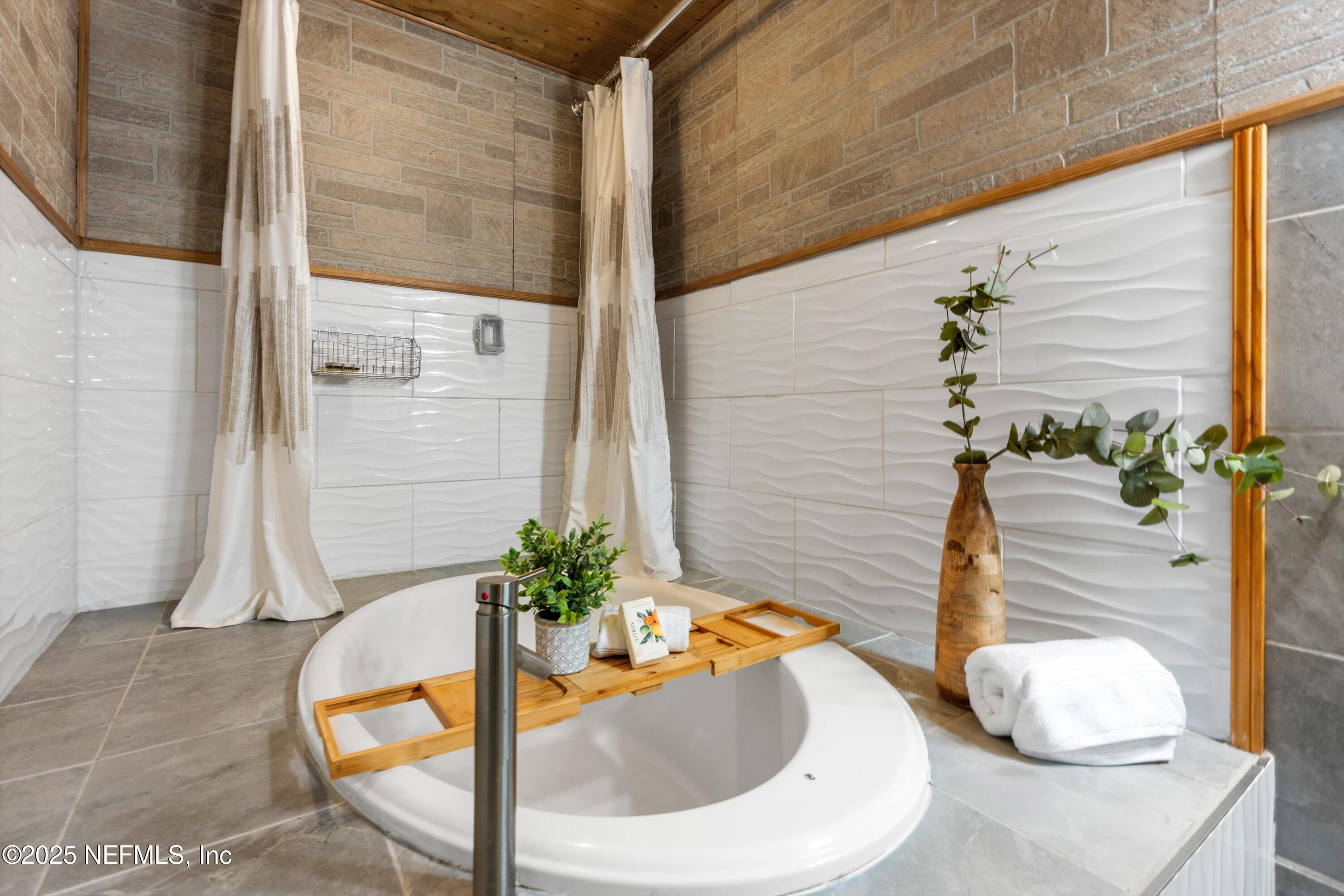 386 RALEIGH Road, 15