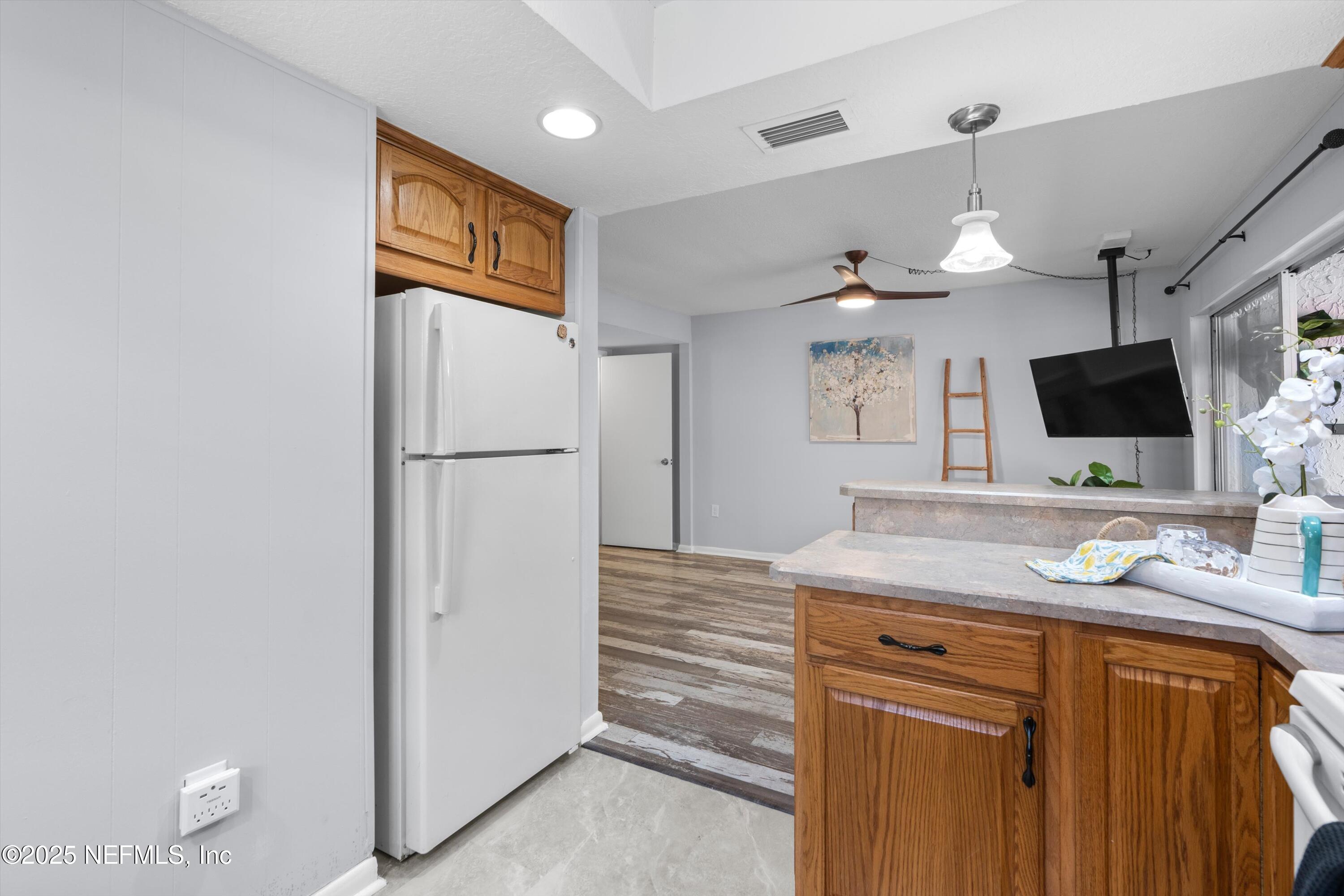 386 RALEIGH Road, 15