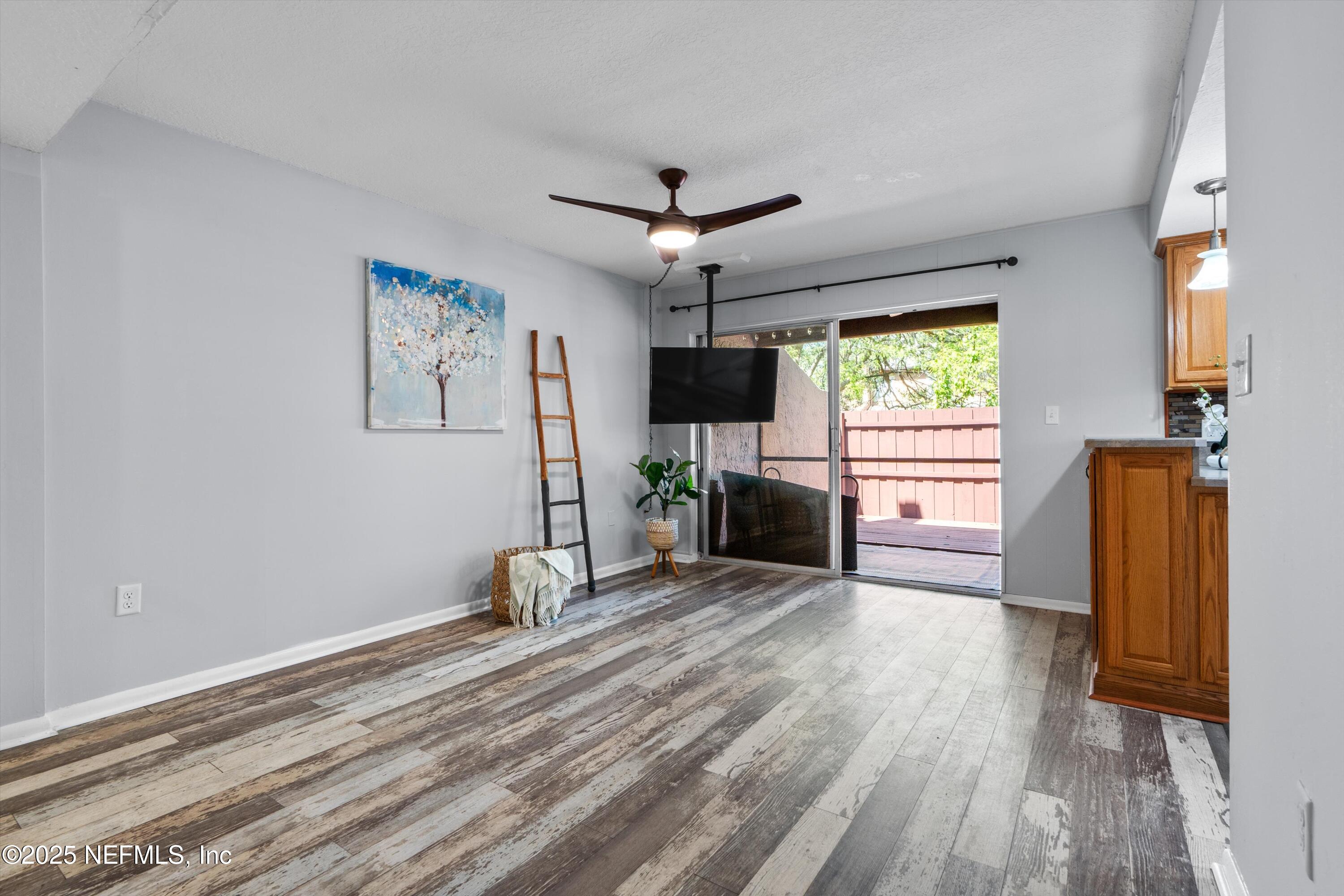 386 RALEIGH Road, 15