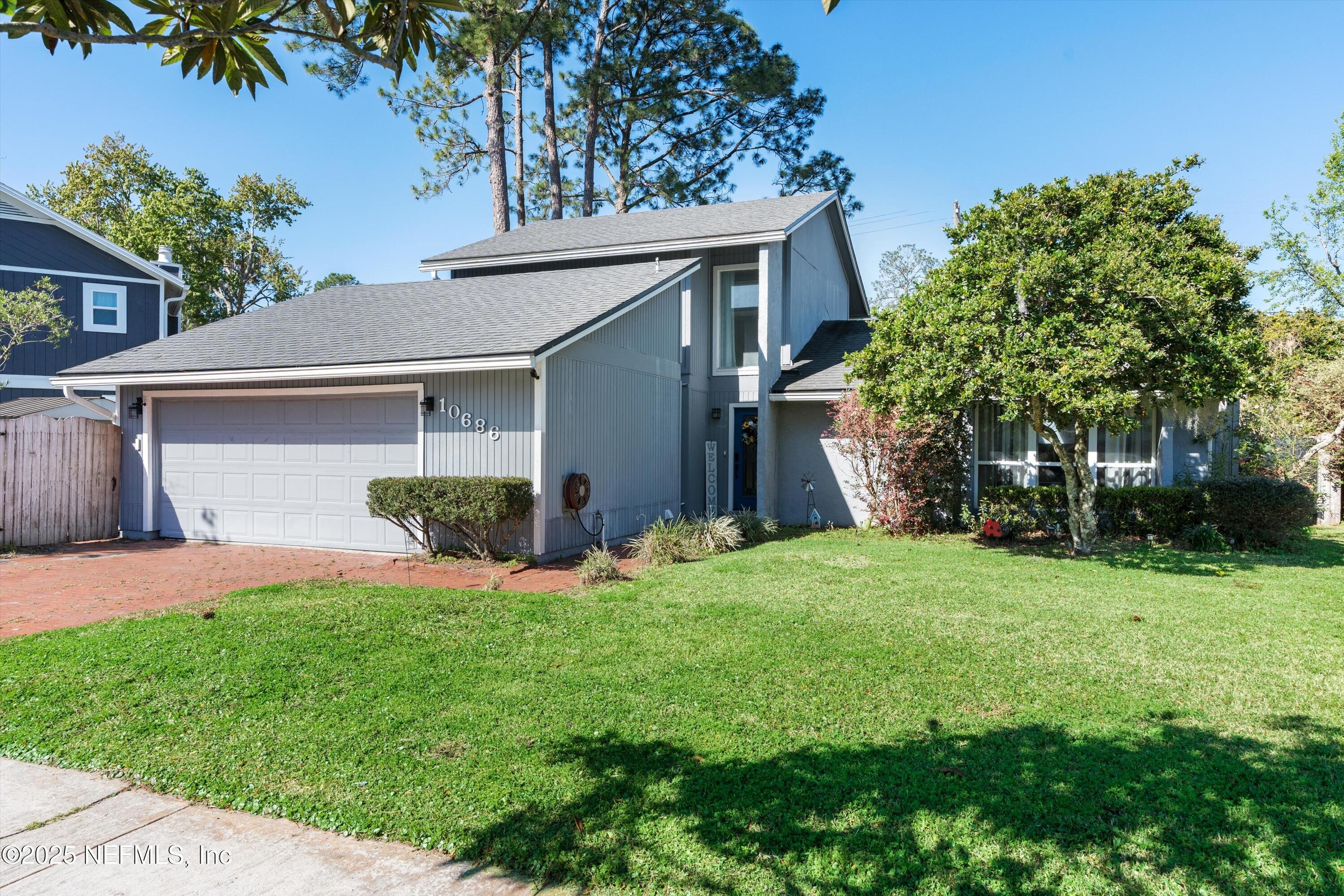 10686 LA MANCHA Avenue