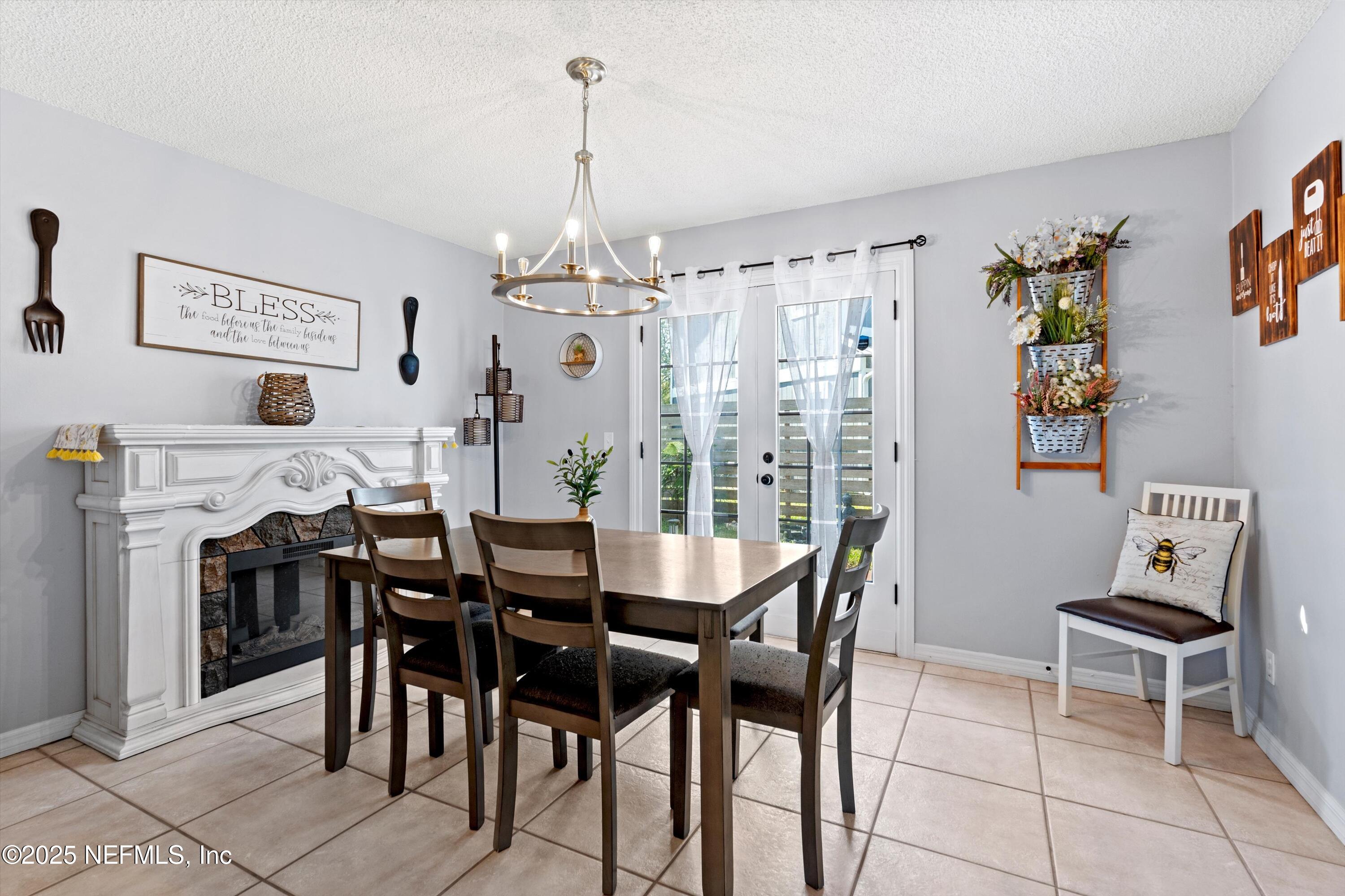 10686 LA MANCHA Avenue