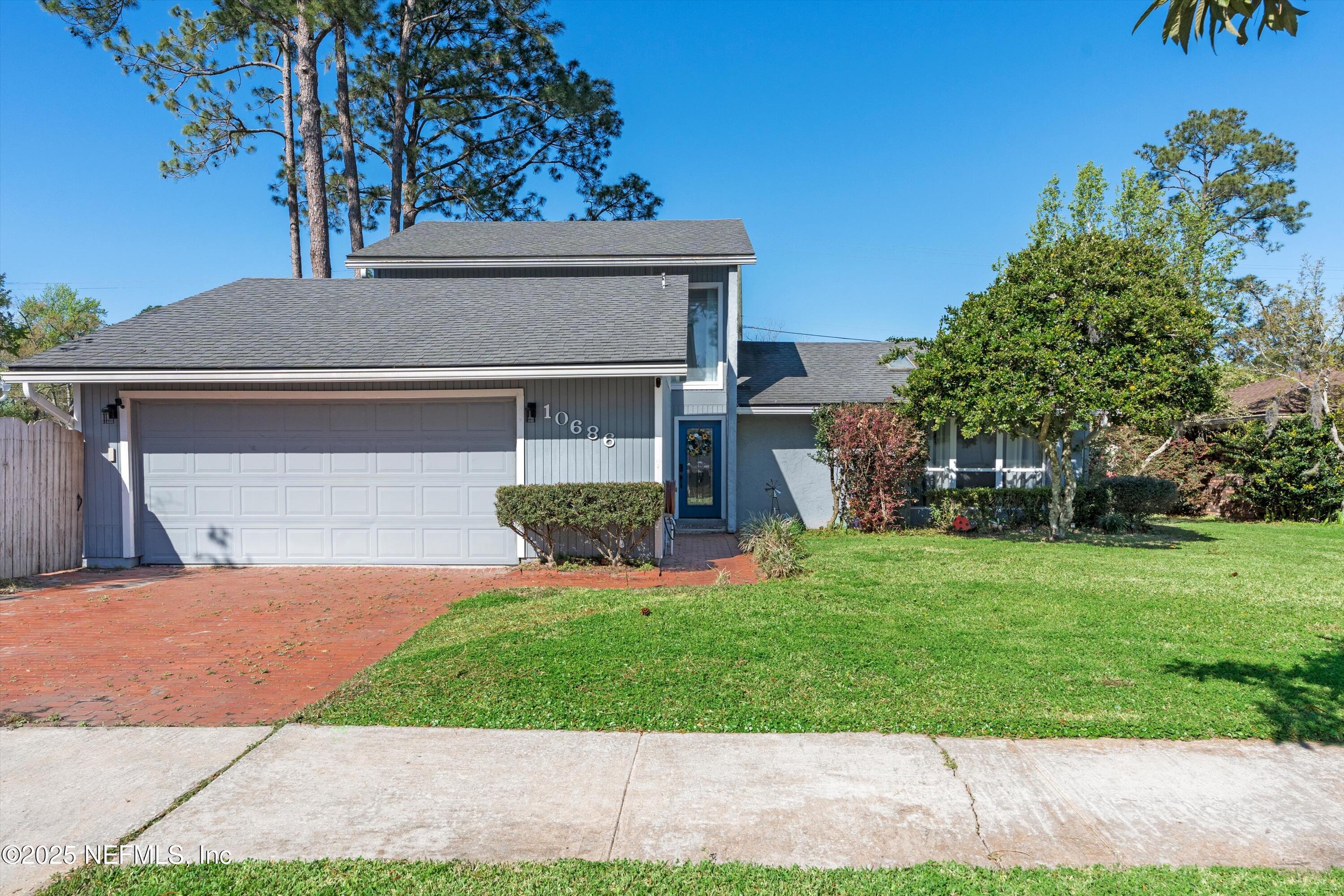 10686 LA MANCHA Avenue