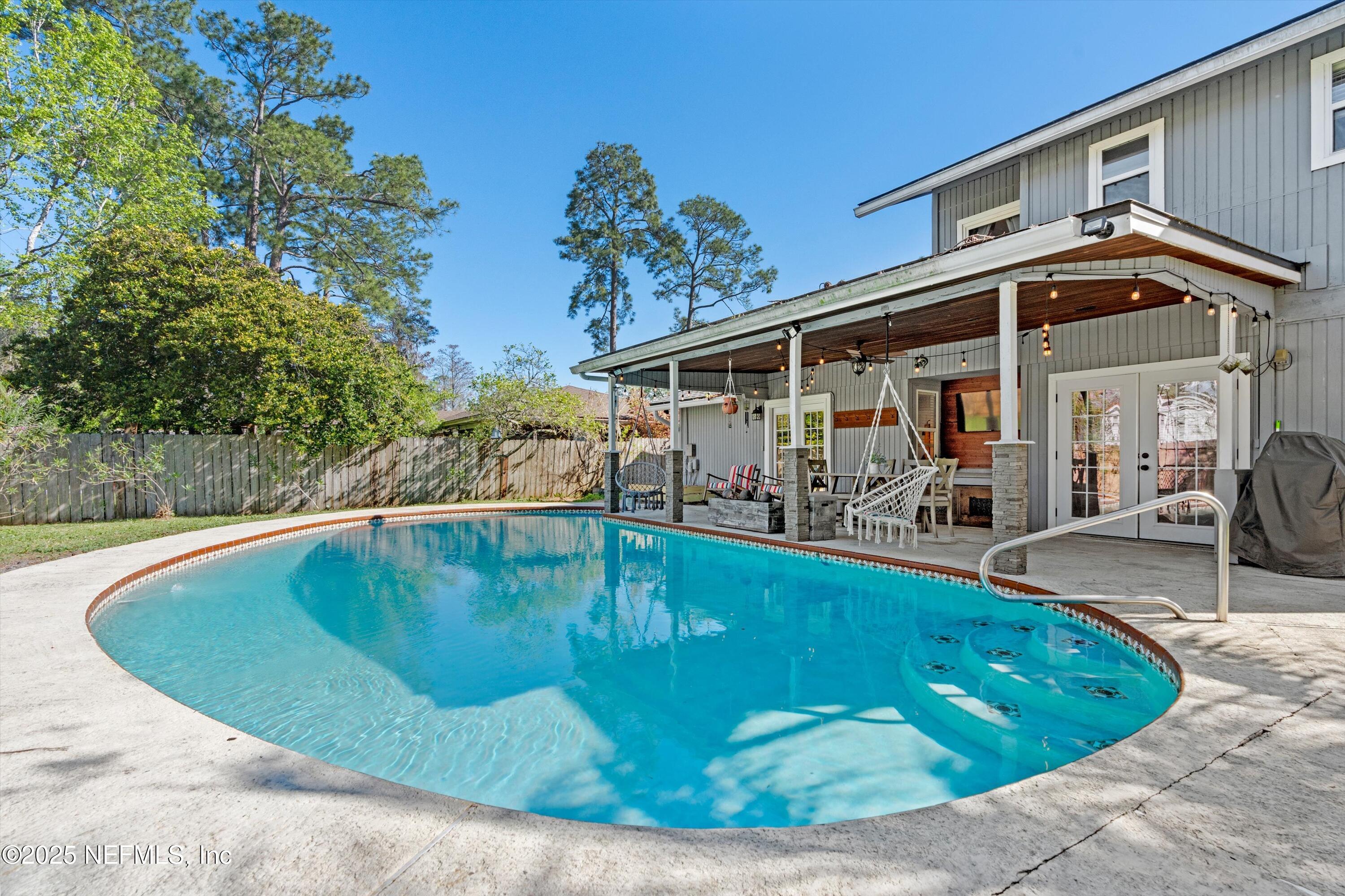 10686 LA MANCHA Avenue