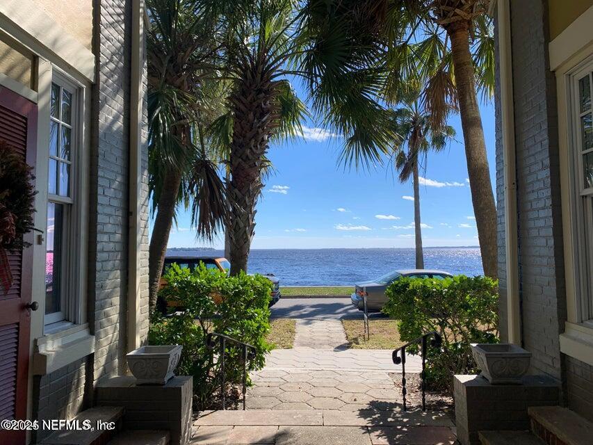 2117 RIVER Boulevard