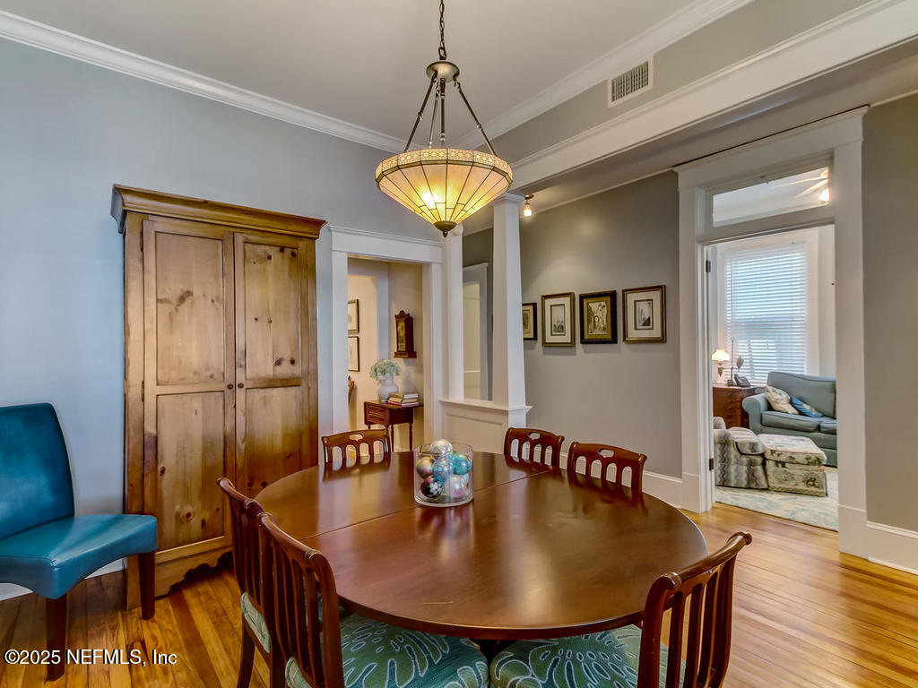 2117 RIVER Boulevard