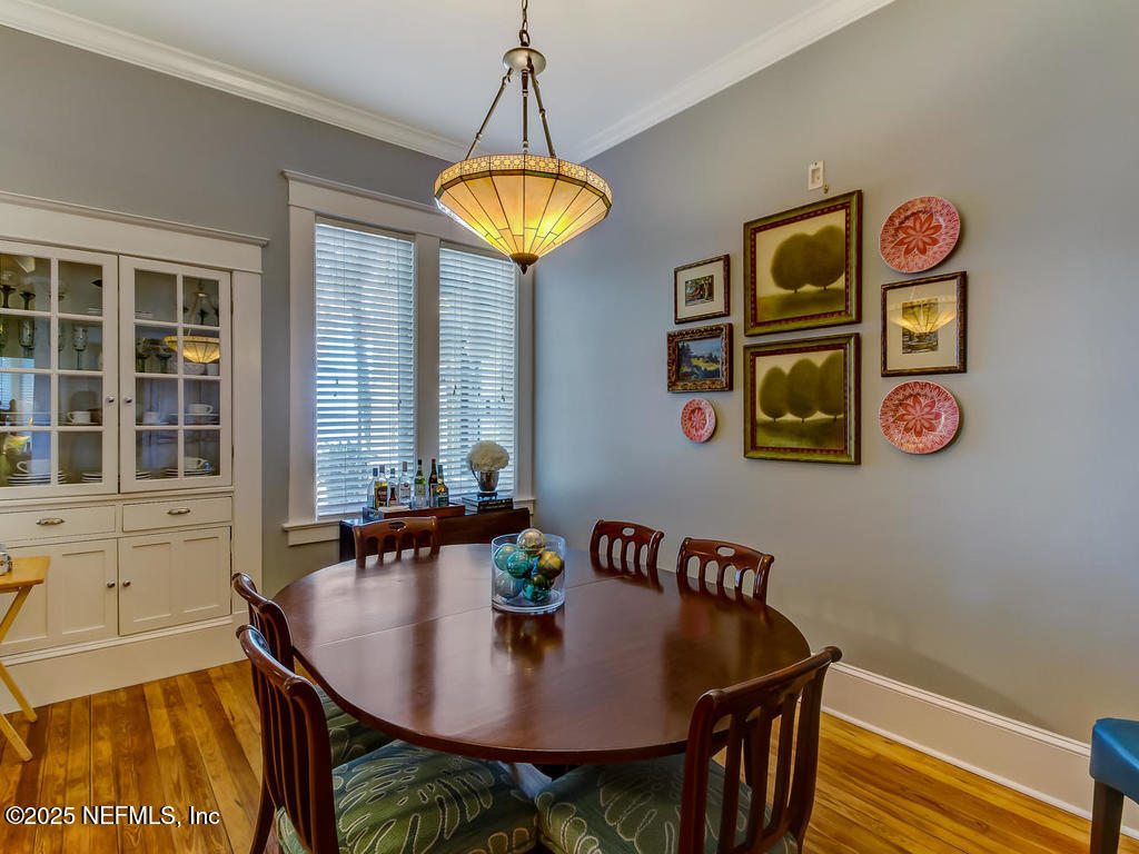 2117 RIVER Boulevard