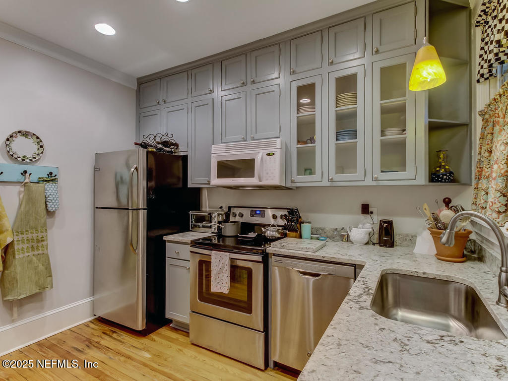 2117 RIVER Boulevard