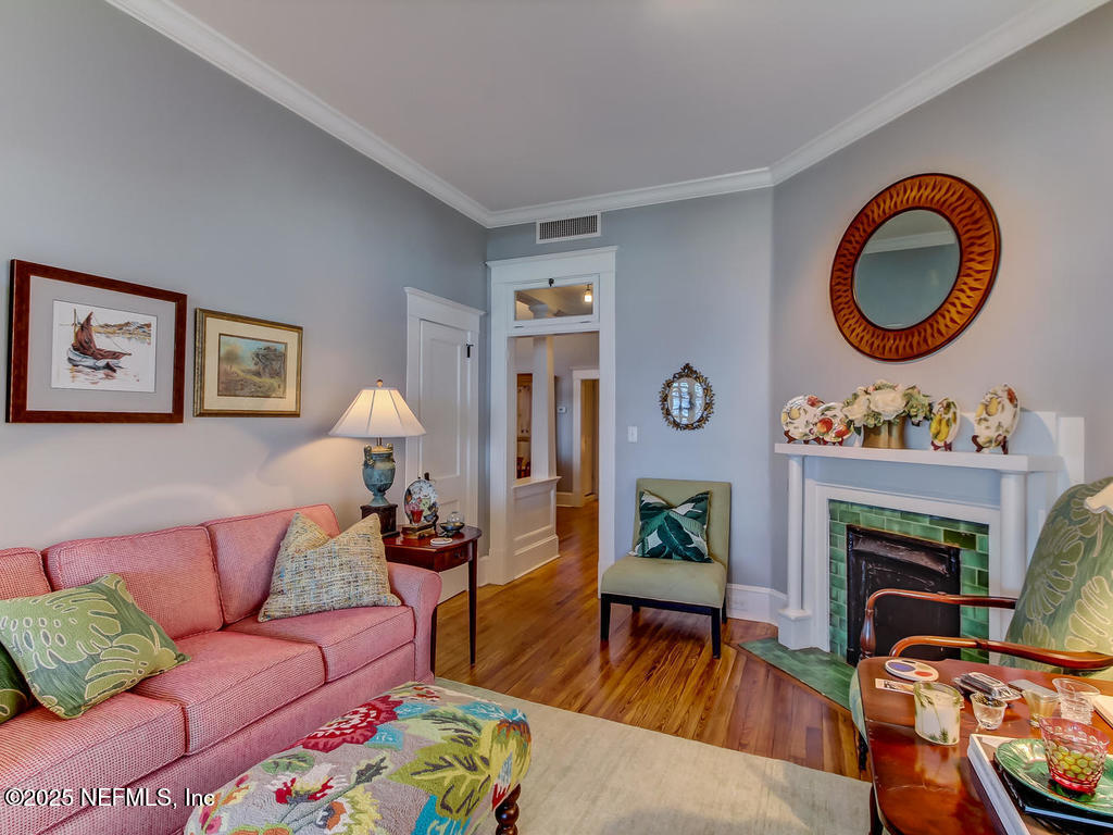 2117 RIVER Boulevard