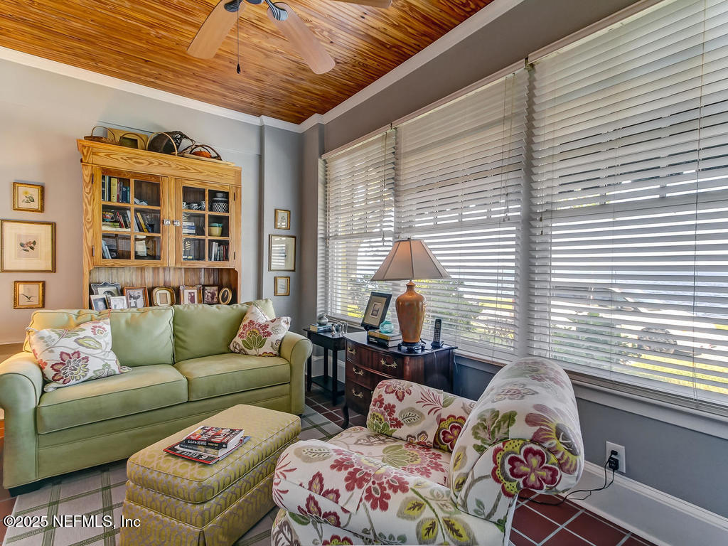 2117 RIVER Boulevard