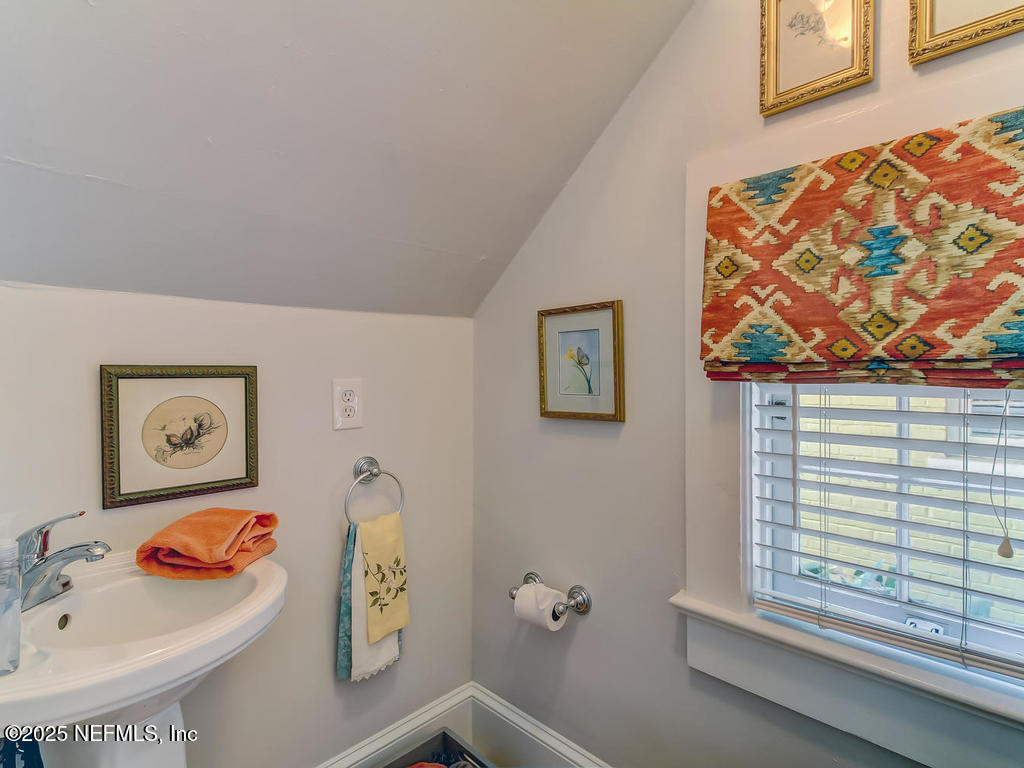 2117 RIVER Boulevard