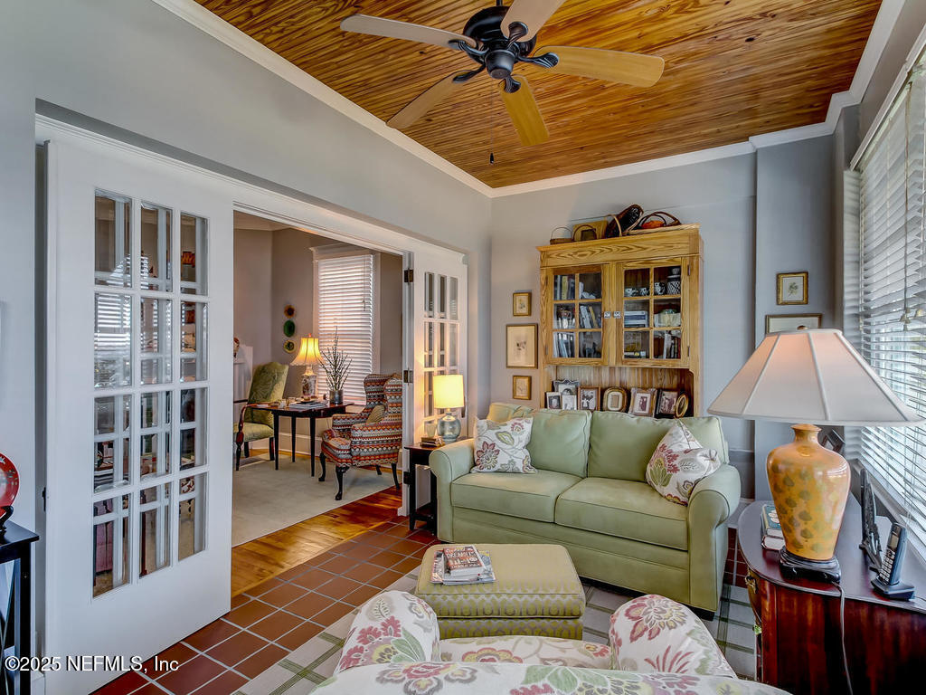 2117 RIVER Boulevard