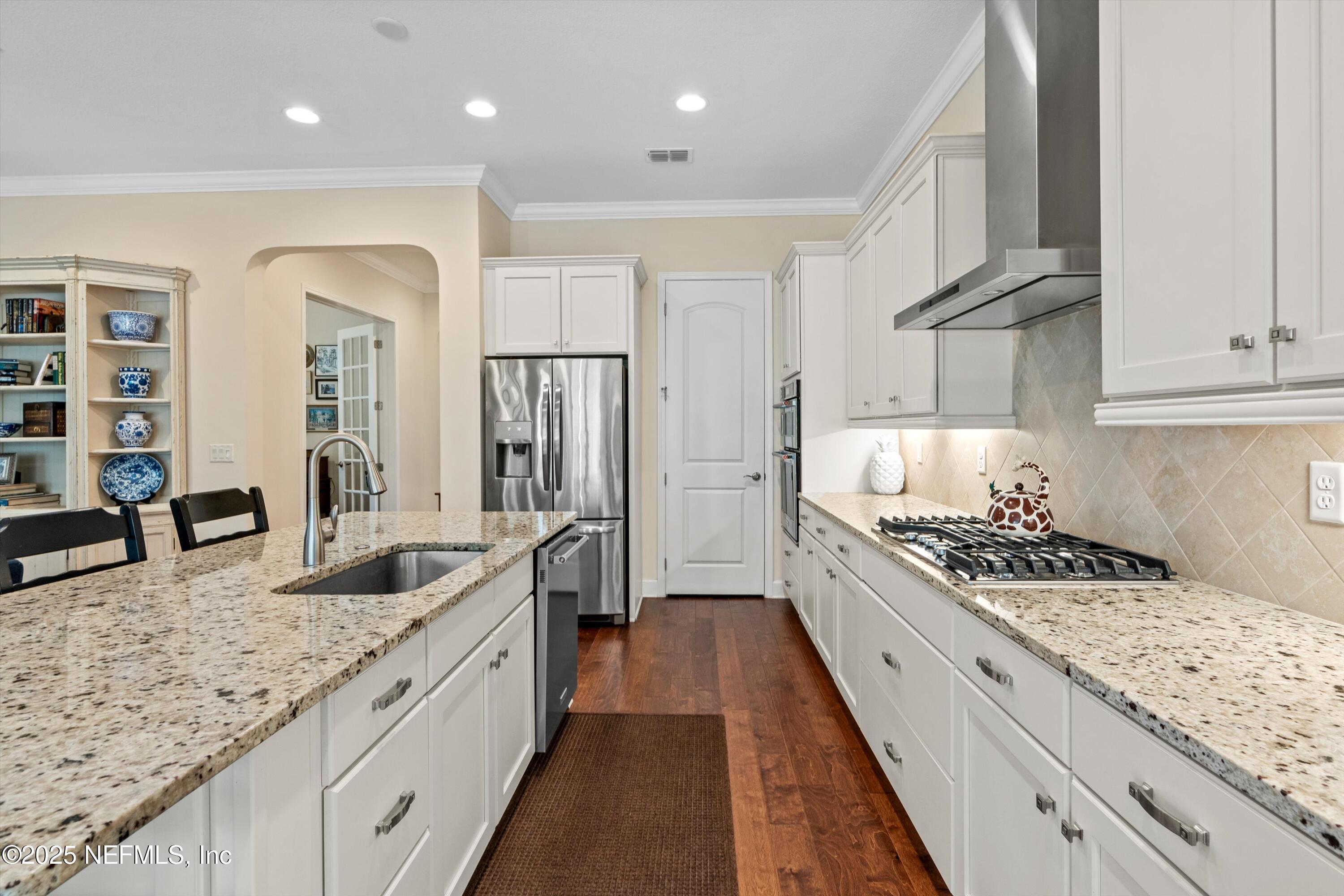 194 WHEELWRIGHT Lane