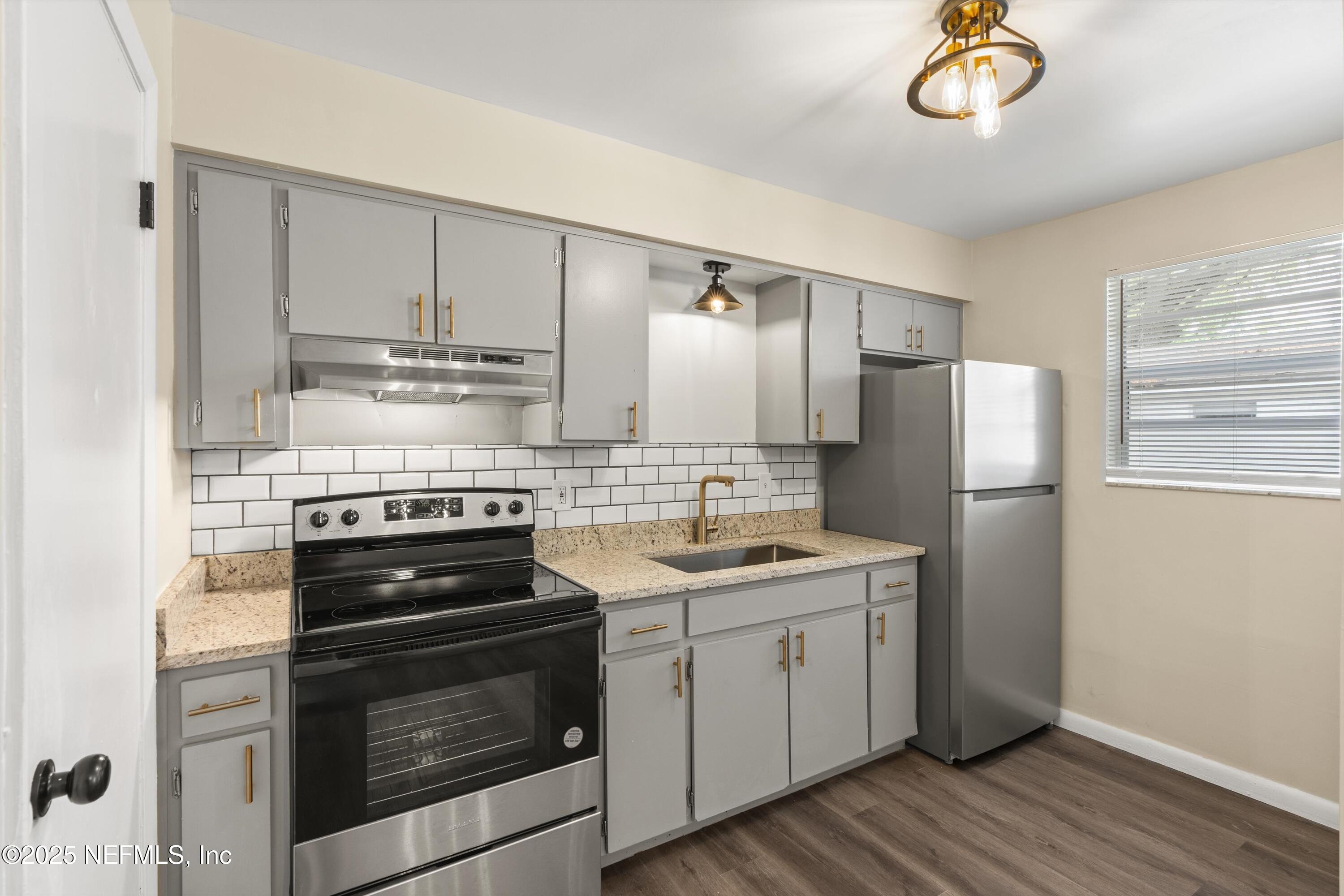 3329 MAYFLOWER Street, 3331