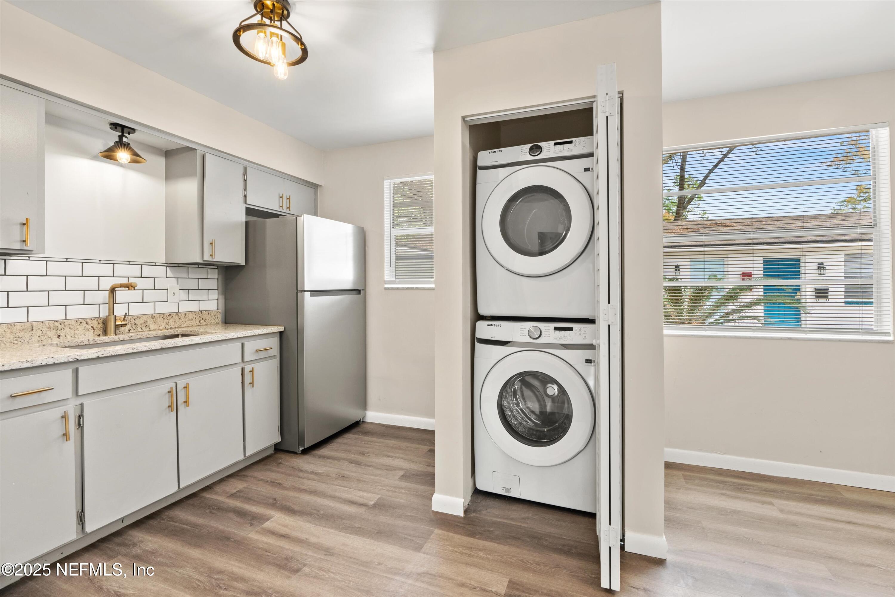 3329 MAYFLOWER Street, 3331