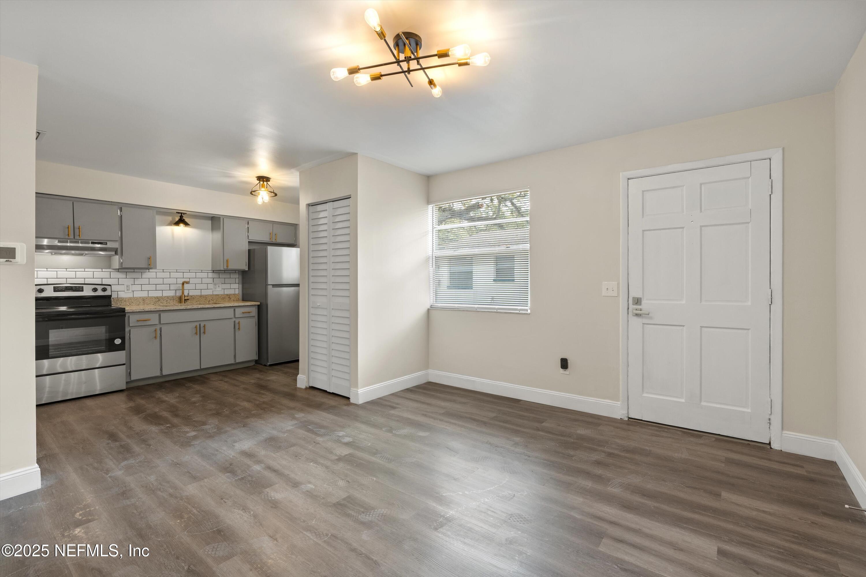 3329 MAYFLOWER Street, 3331