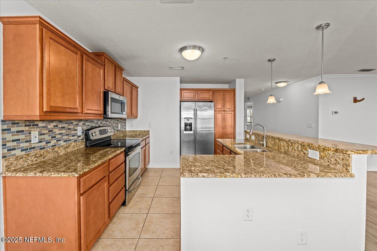 111 25TH Avenue, M31