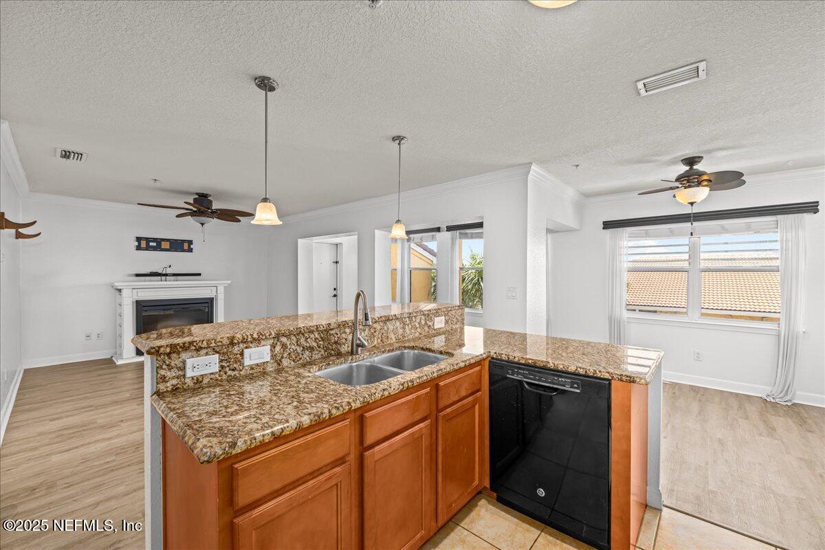 111 25TH Avenue, M31