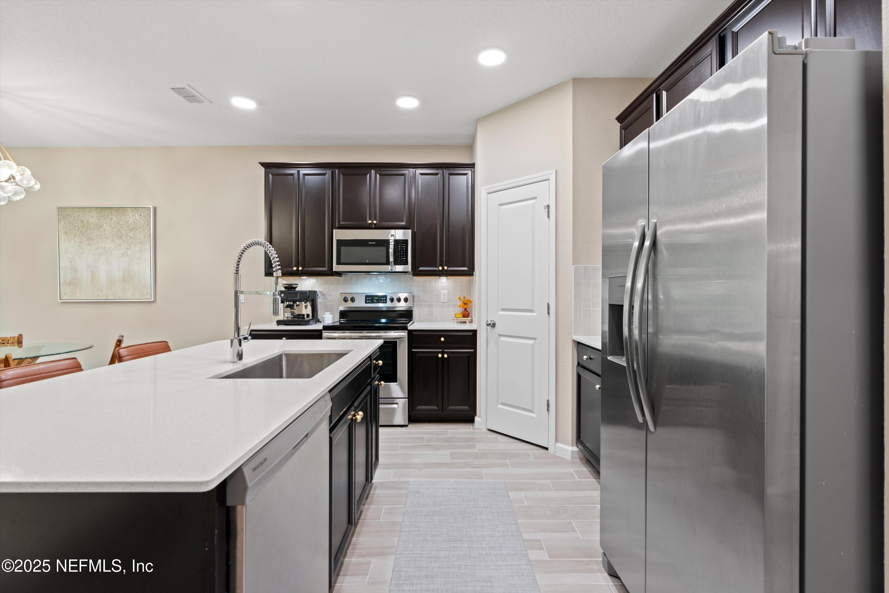 352 BORACAY Circle, St. Johns