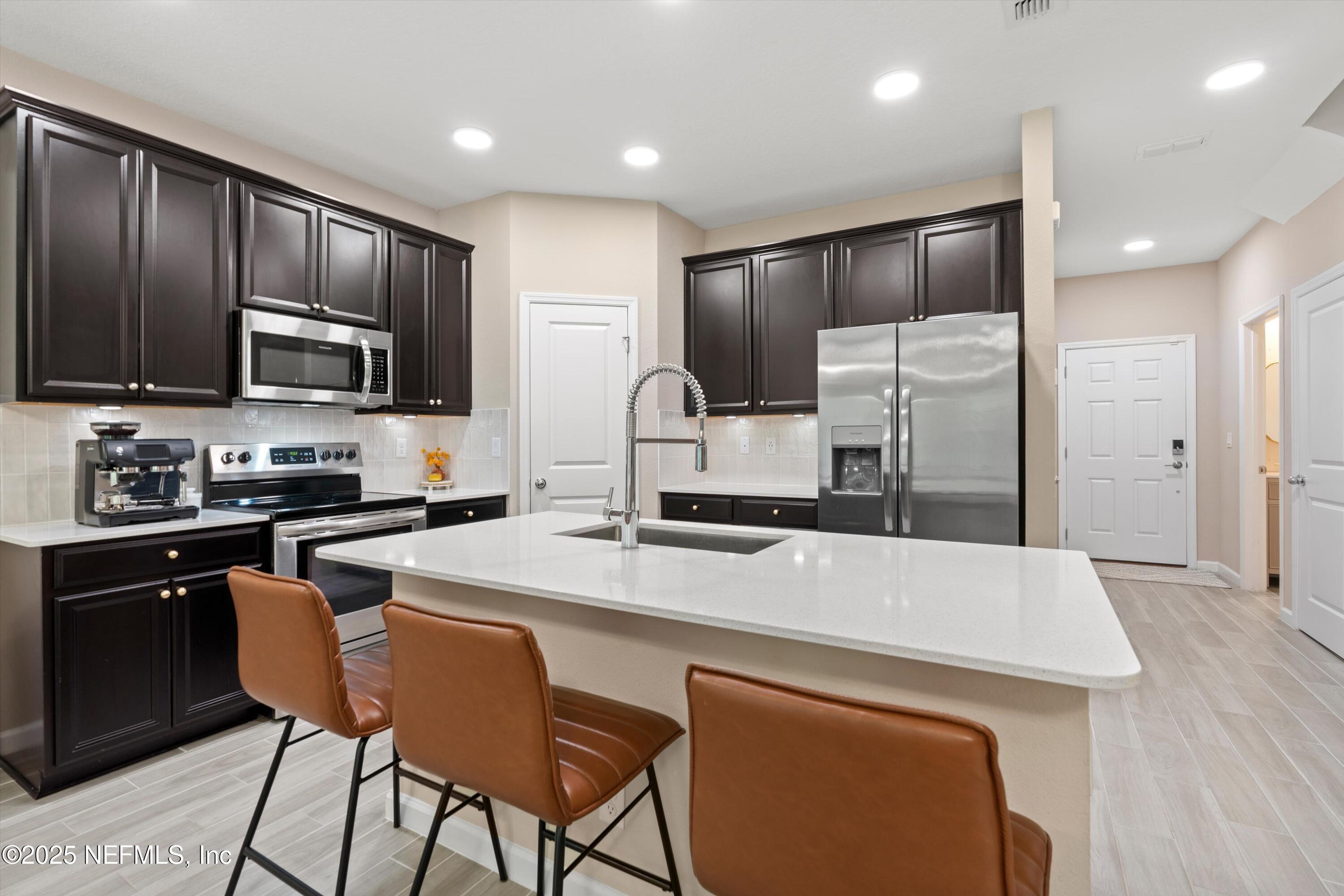 352 BORACAY Circle, St. Johns