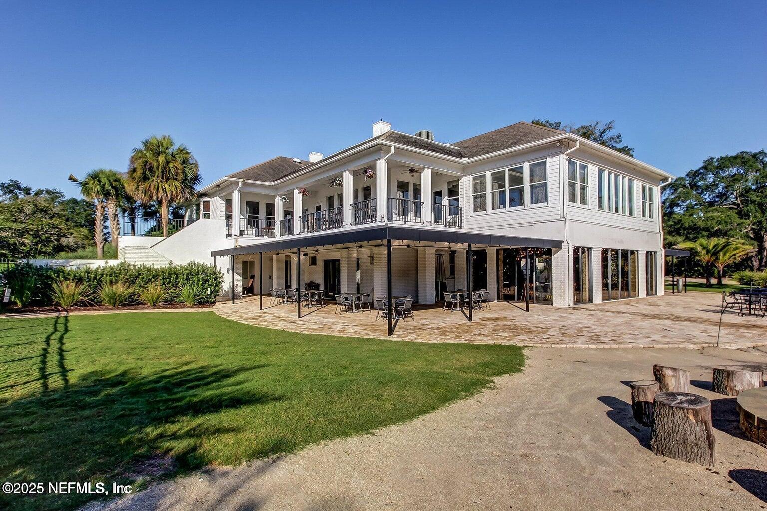1952 QUAKER RIDGE Drive