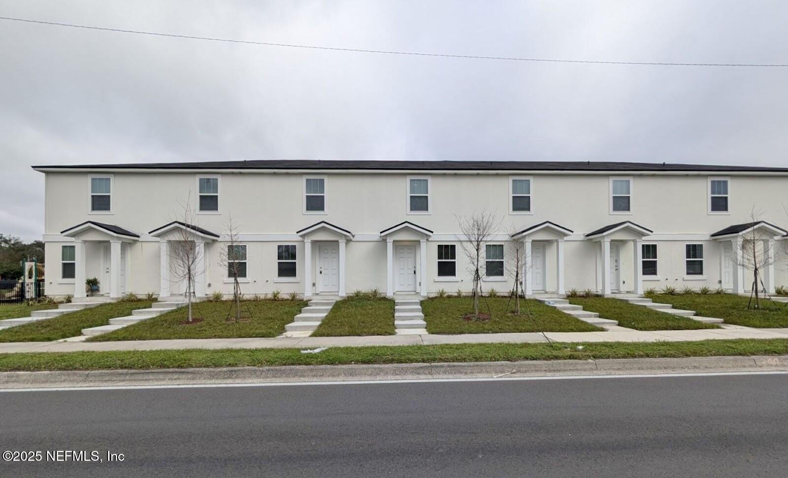 8512 MCGIRTS VILLAGE Lane