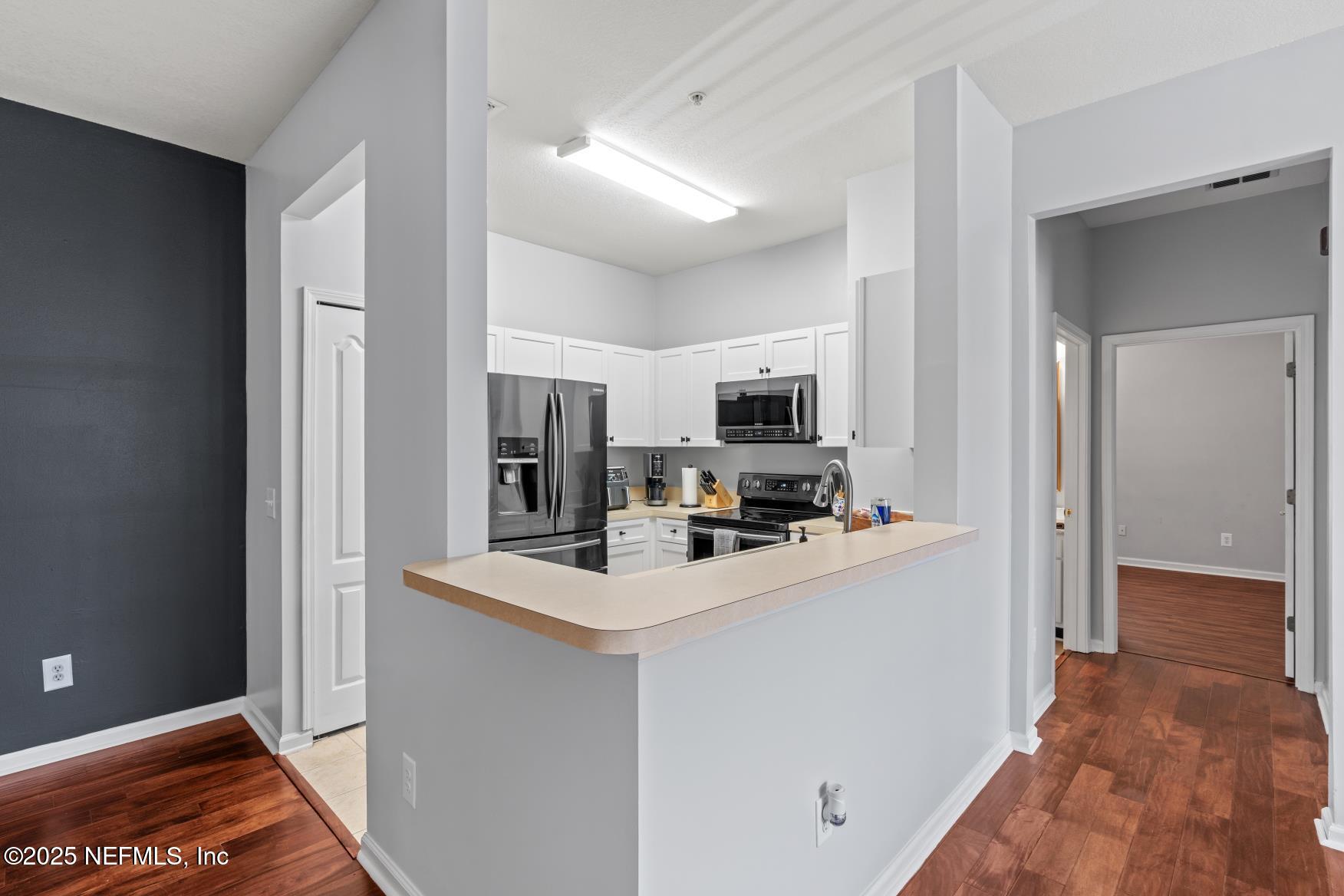 8601 BEACH Boulevard, 905