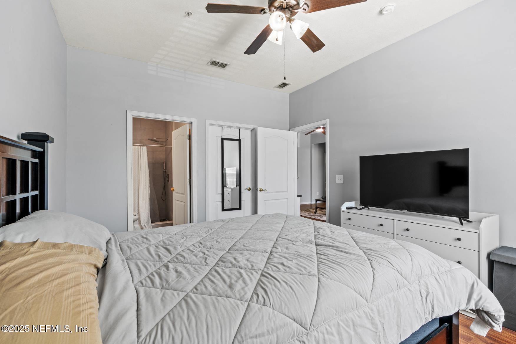 8601 BEACH Boulevard, 905