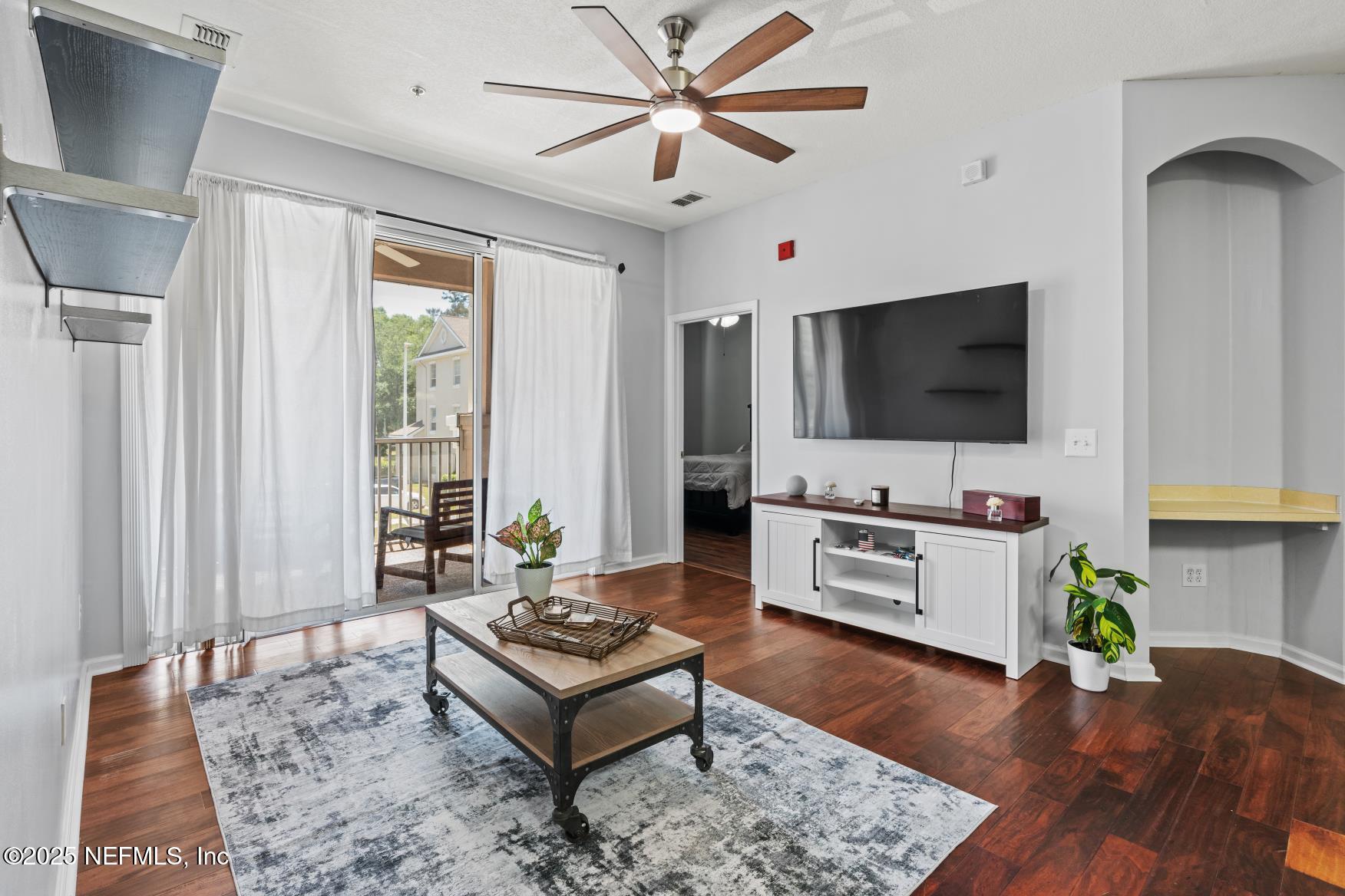 8601 BEACH Boulevard, 905