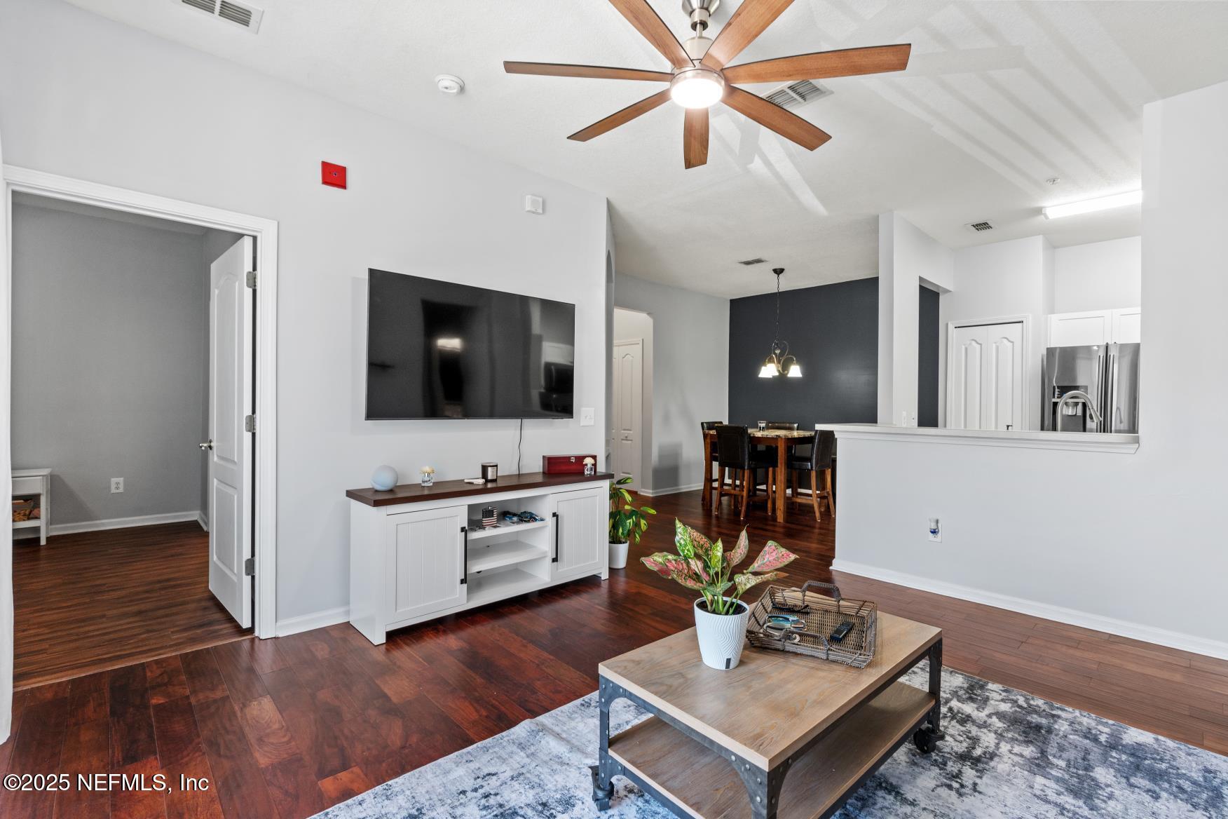 8601 BEACH Boulevard, 905