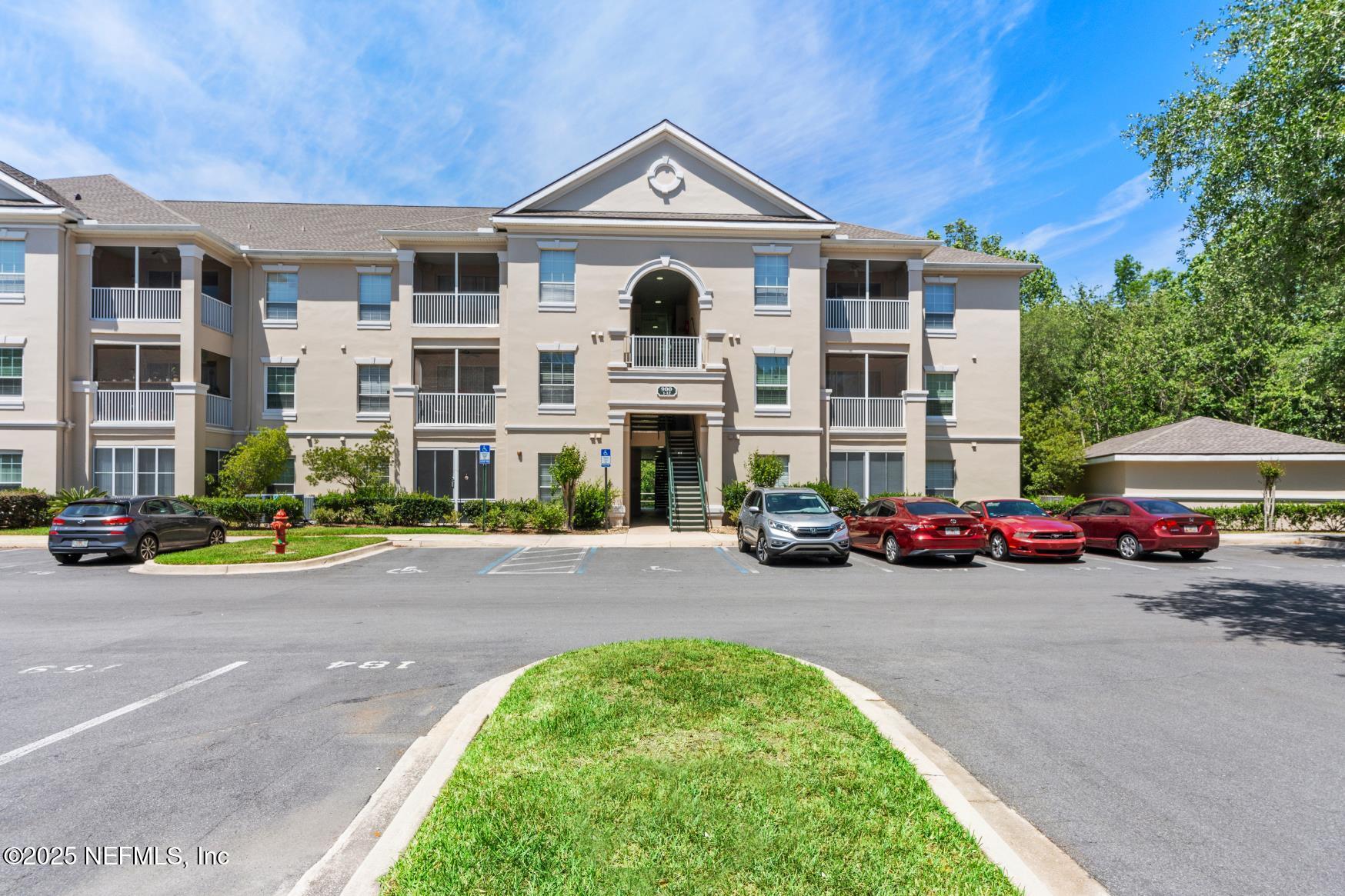 8601 BEACH Boulevard, 905