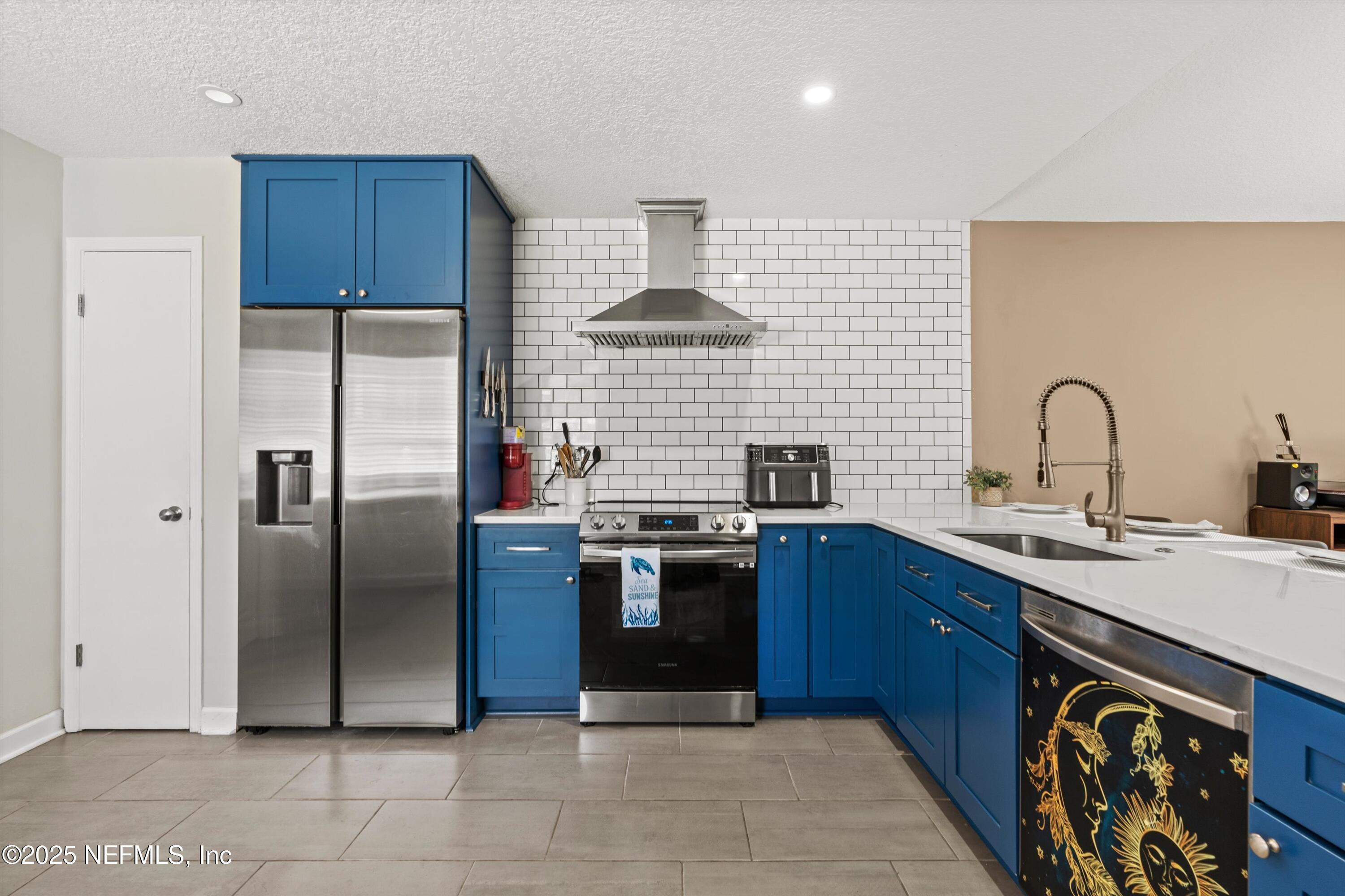 8265 LAKE WOODBOURNE Drive E