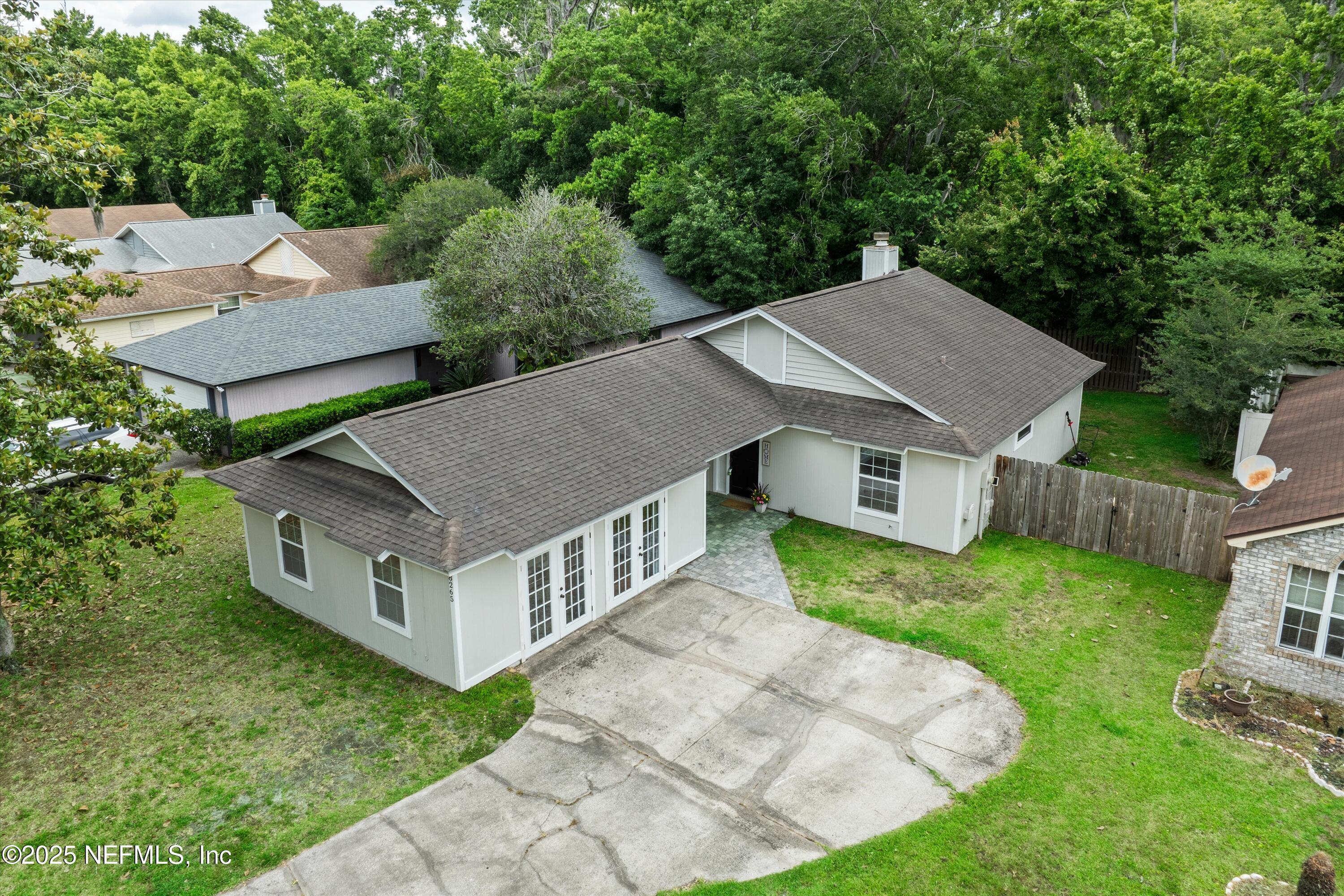 8265 LAKE WOODBOURNE Drive E