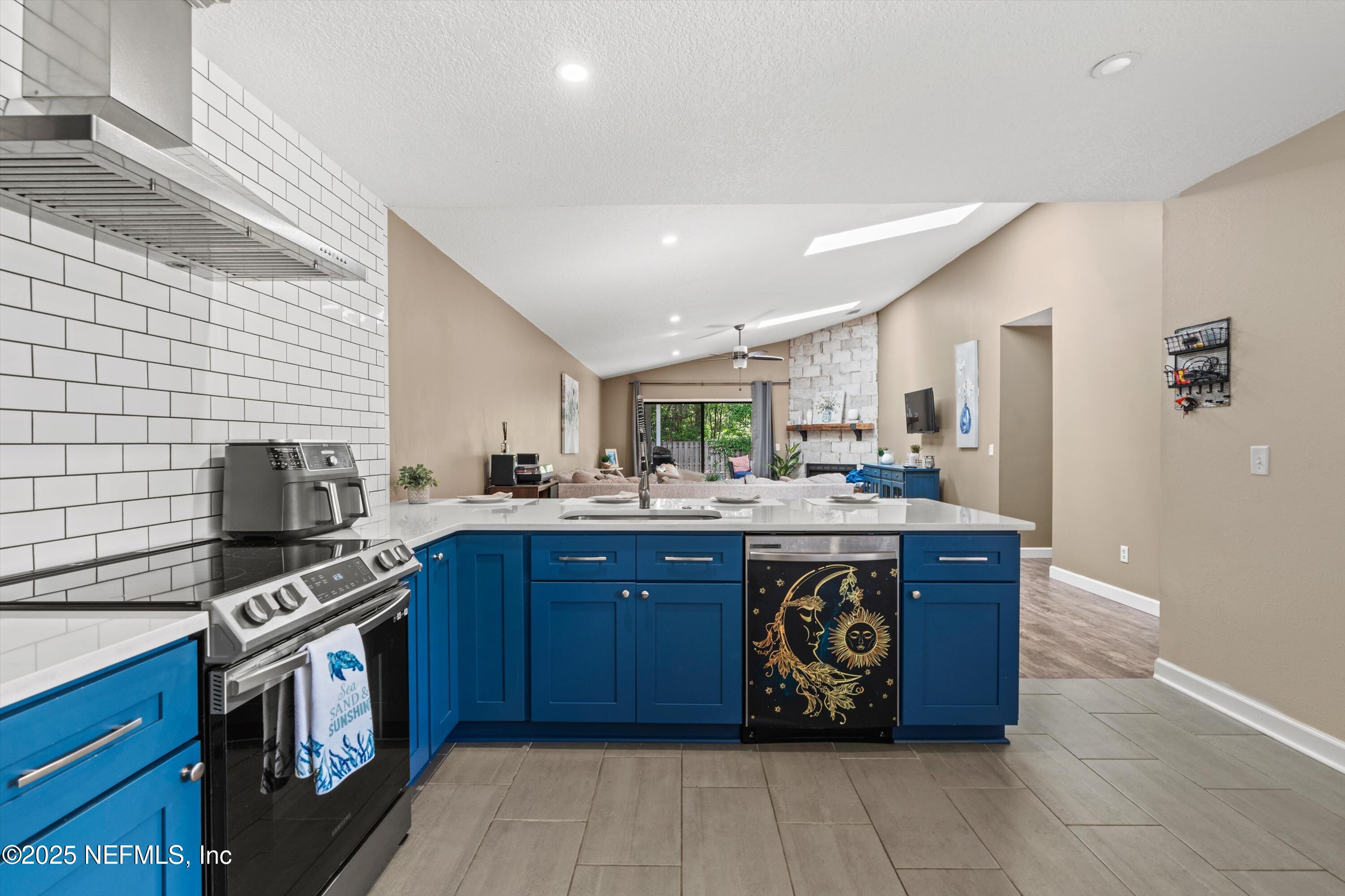 8265 LAKE WOODBOURNE Drive E