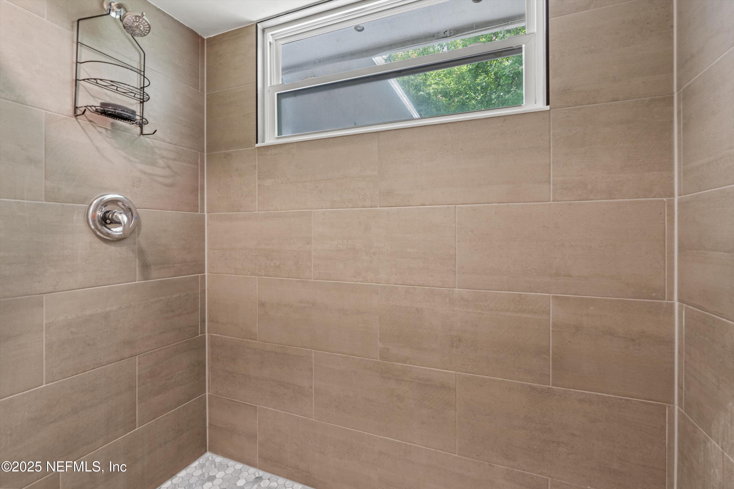 8265 LAKE WOODBOURNE Drive E