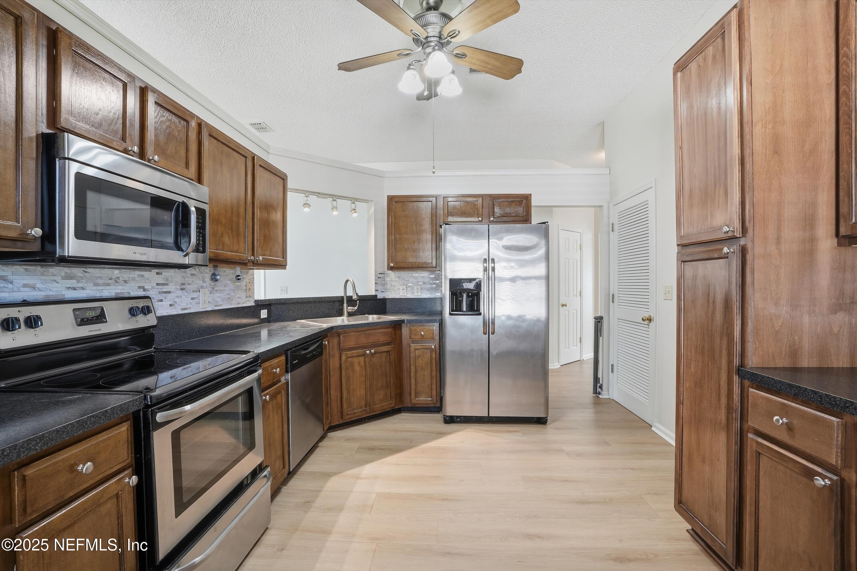 7461 CARRIAGE SIDE Court