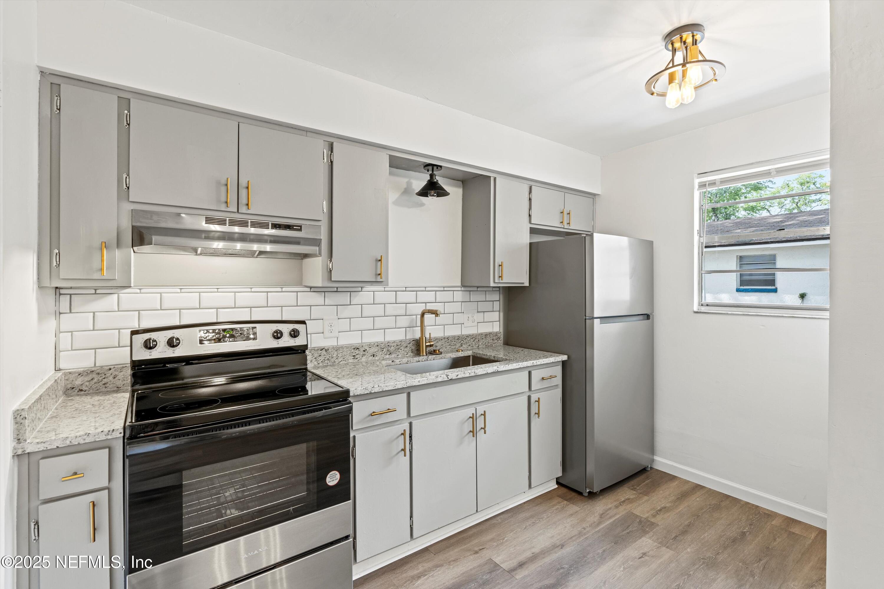 3329 MAYFLOWER Street, 3335