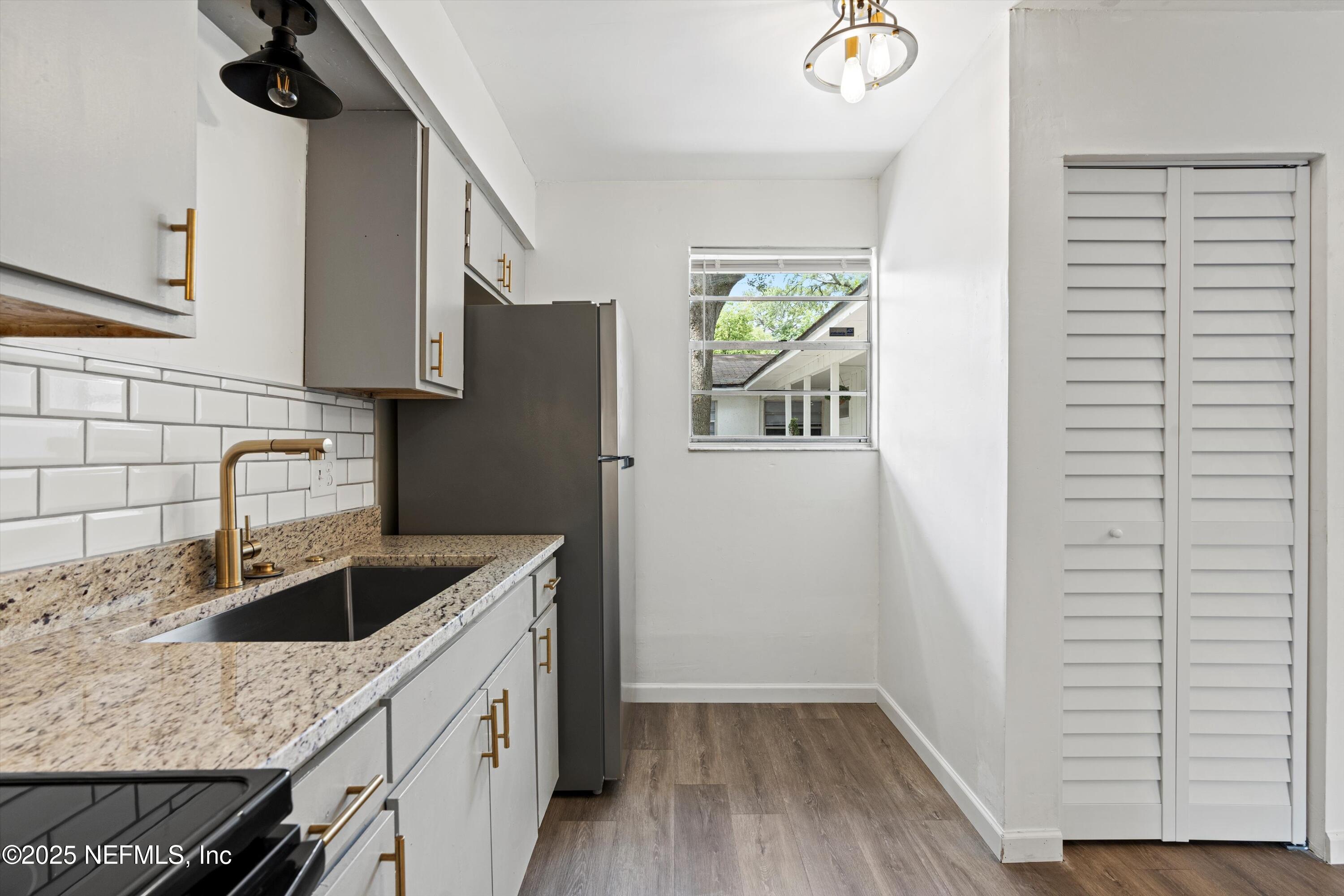 3329 MAYFLOWER Street, 3335