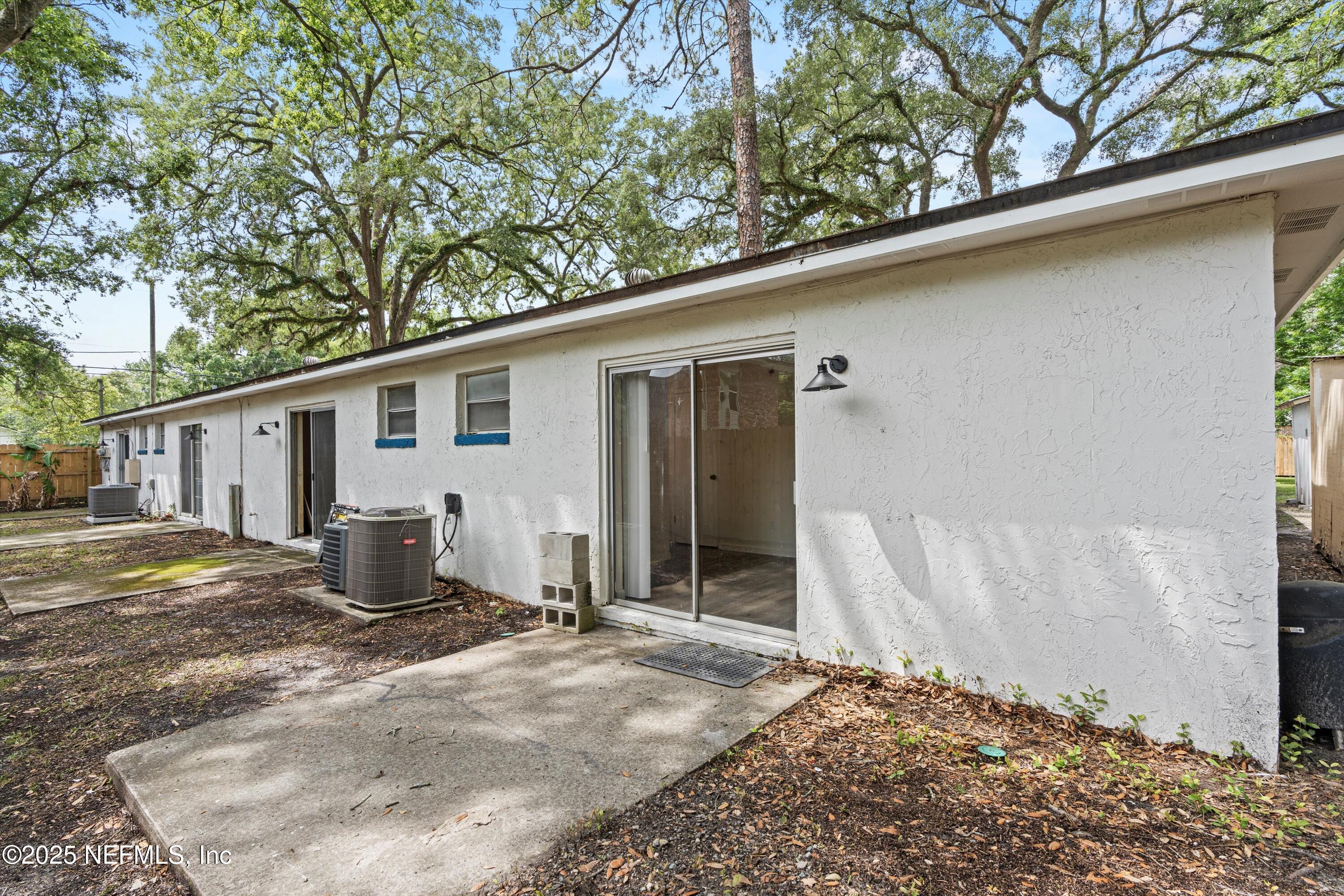 3329 MAYFLOWER Street, 3335