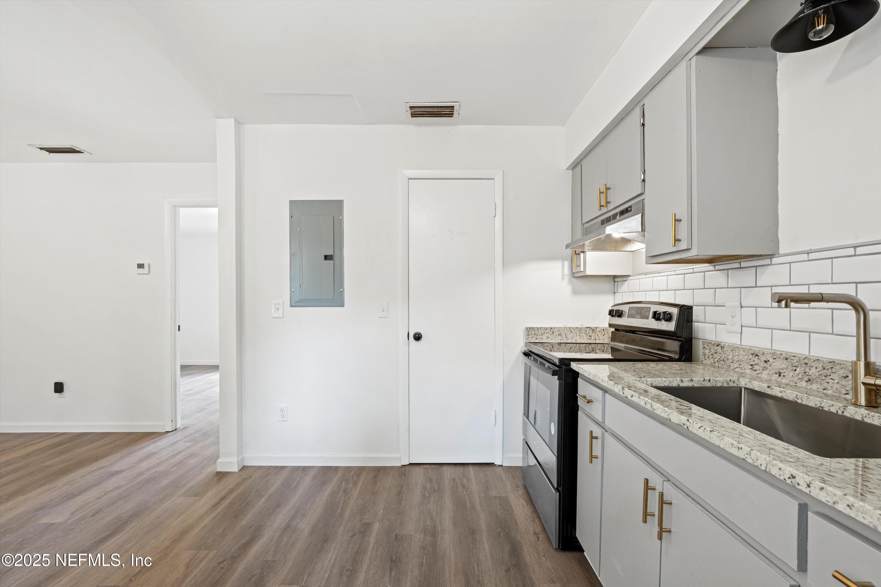 3329 MAYFLOWER Street, 3335