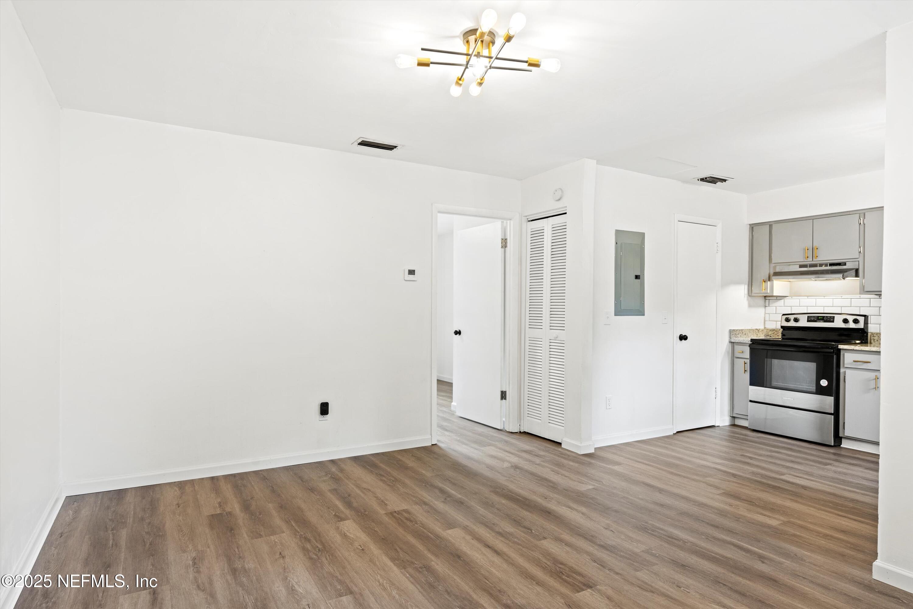 3329 MAYFLOWER Street, 3335