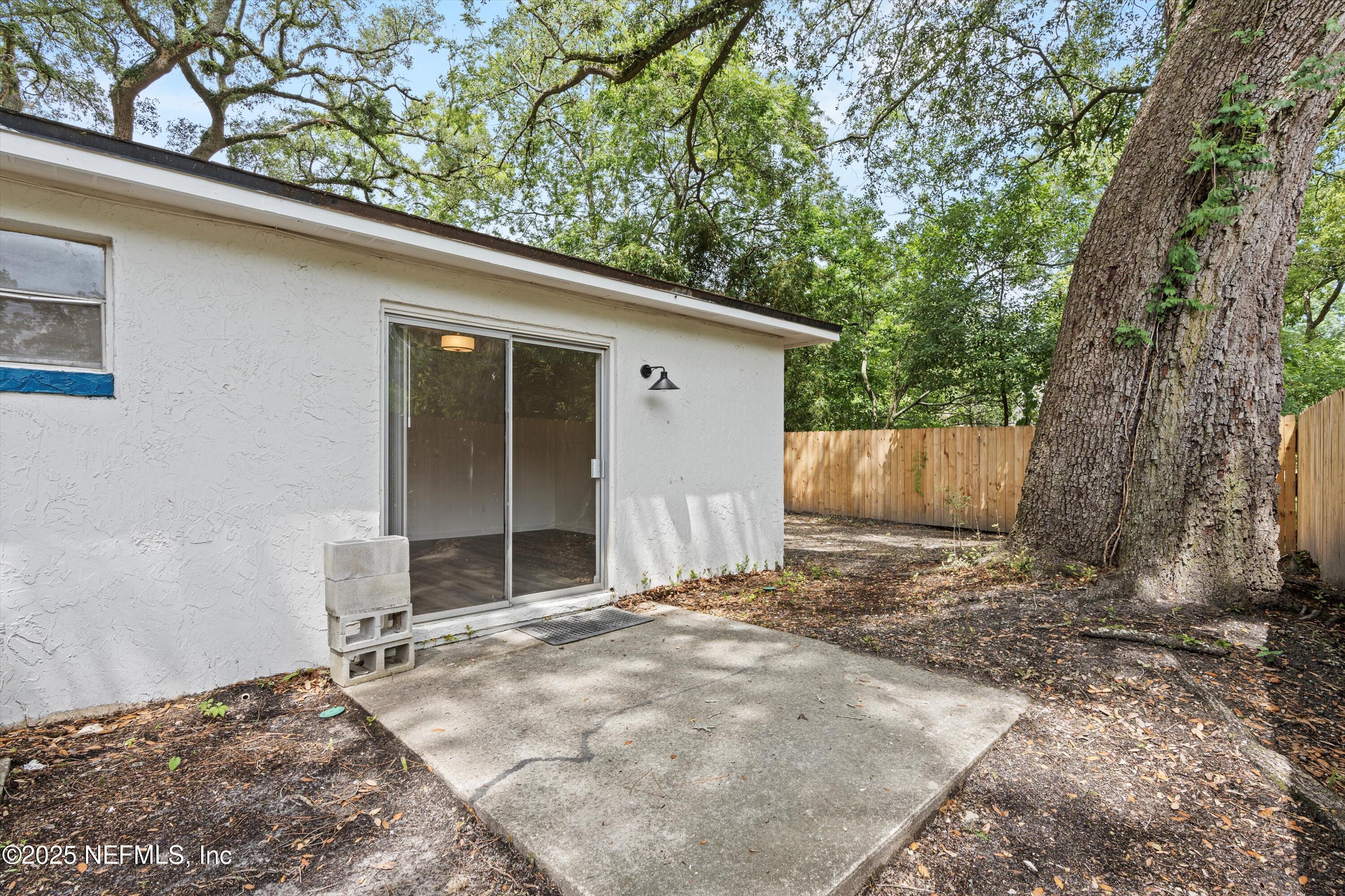 3329 MAYFLOWER Street, 3335