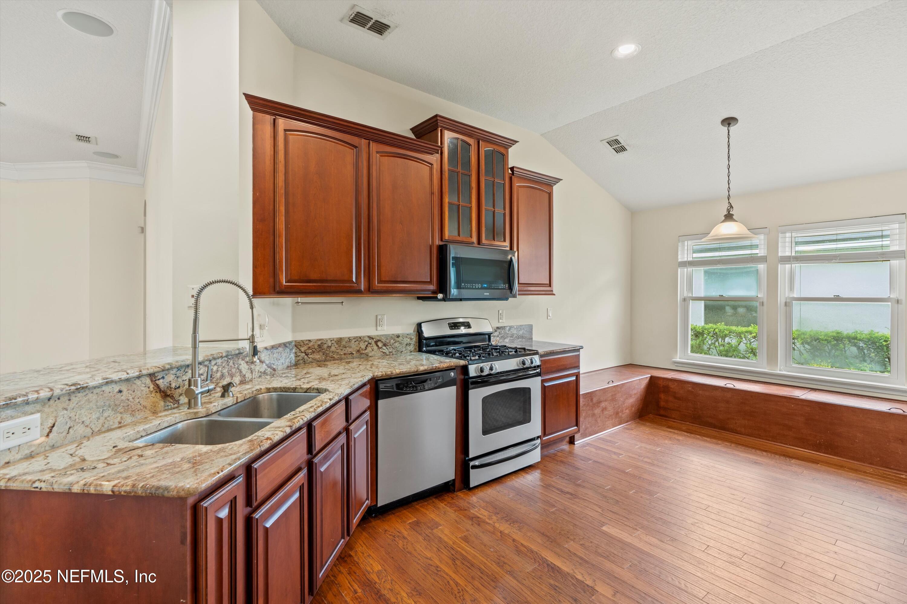 5930 GREEN POND Drive