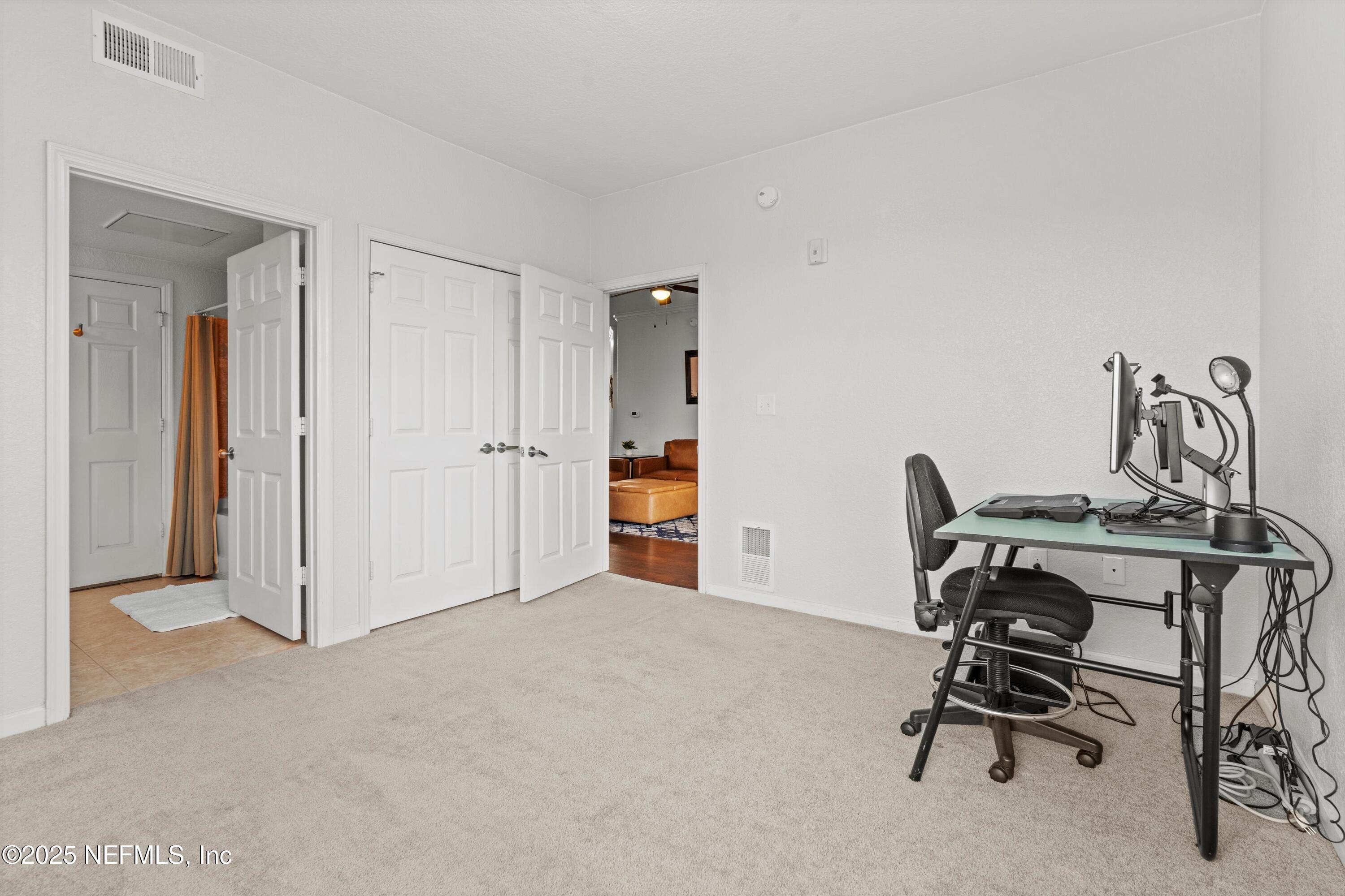 8539 GATE Parkway W, 131