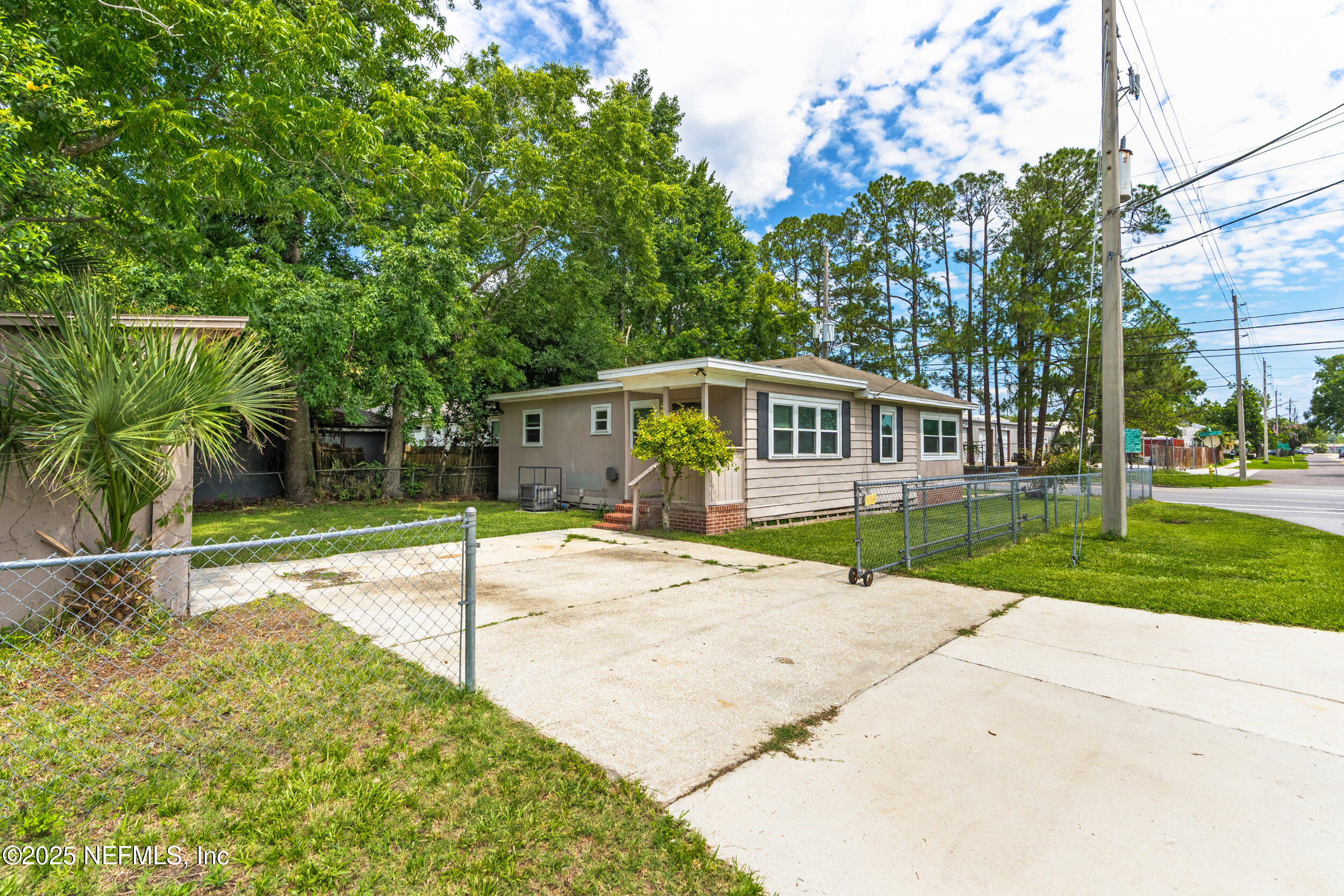 2640 COMMONWEALTH Avenue