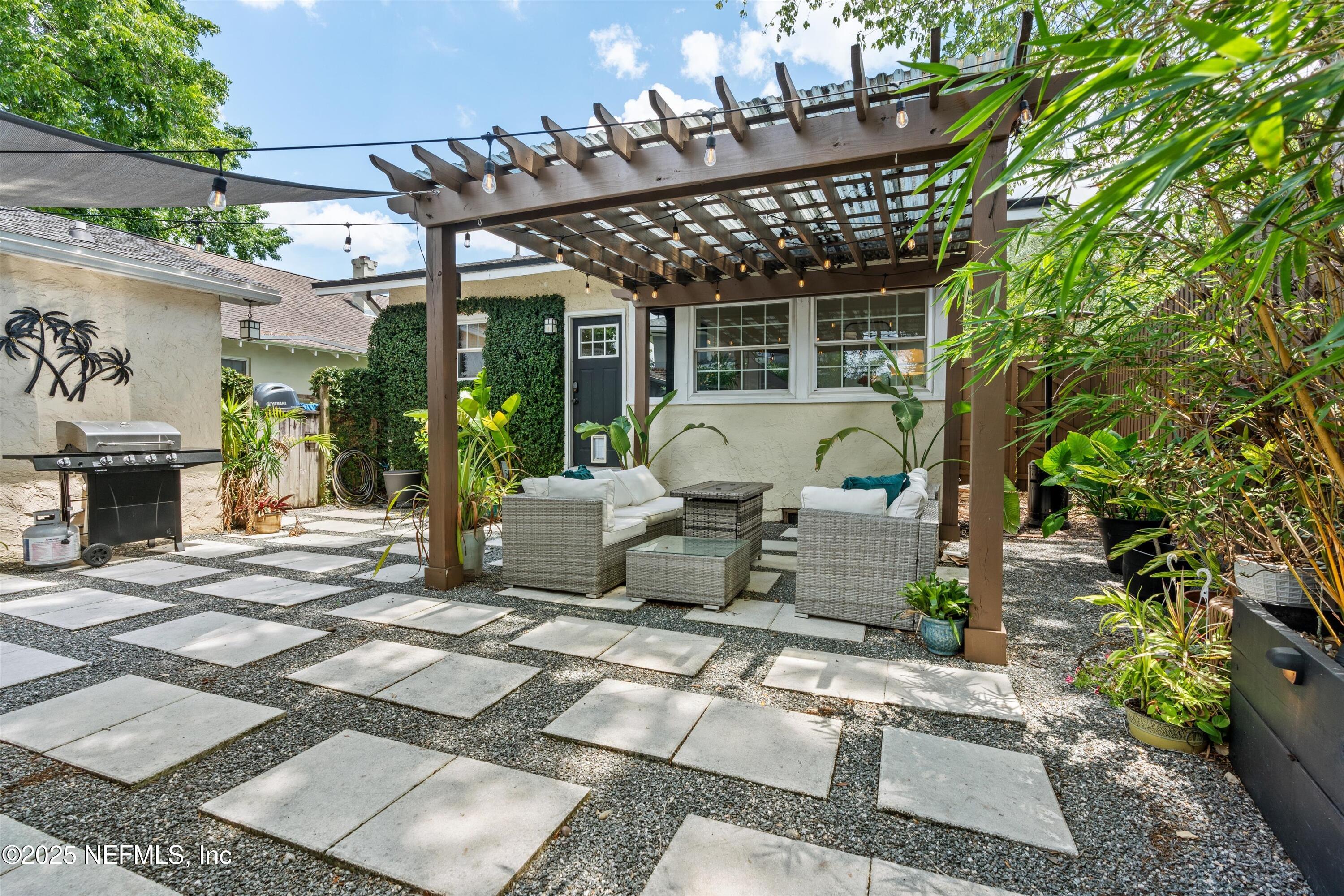 1342 HOLLYWOOD Avenue