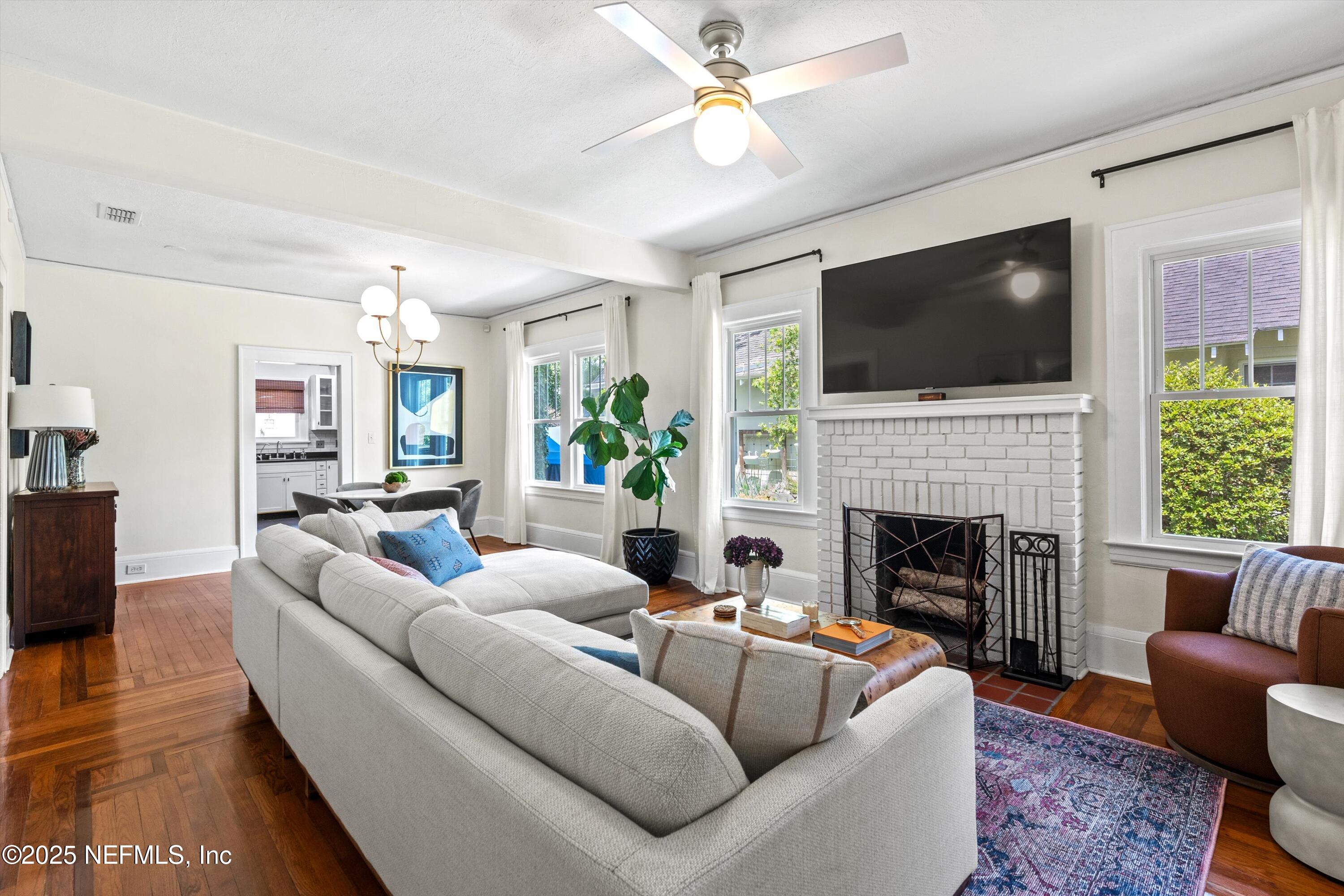 1342 HOLLYWOOD Avenue