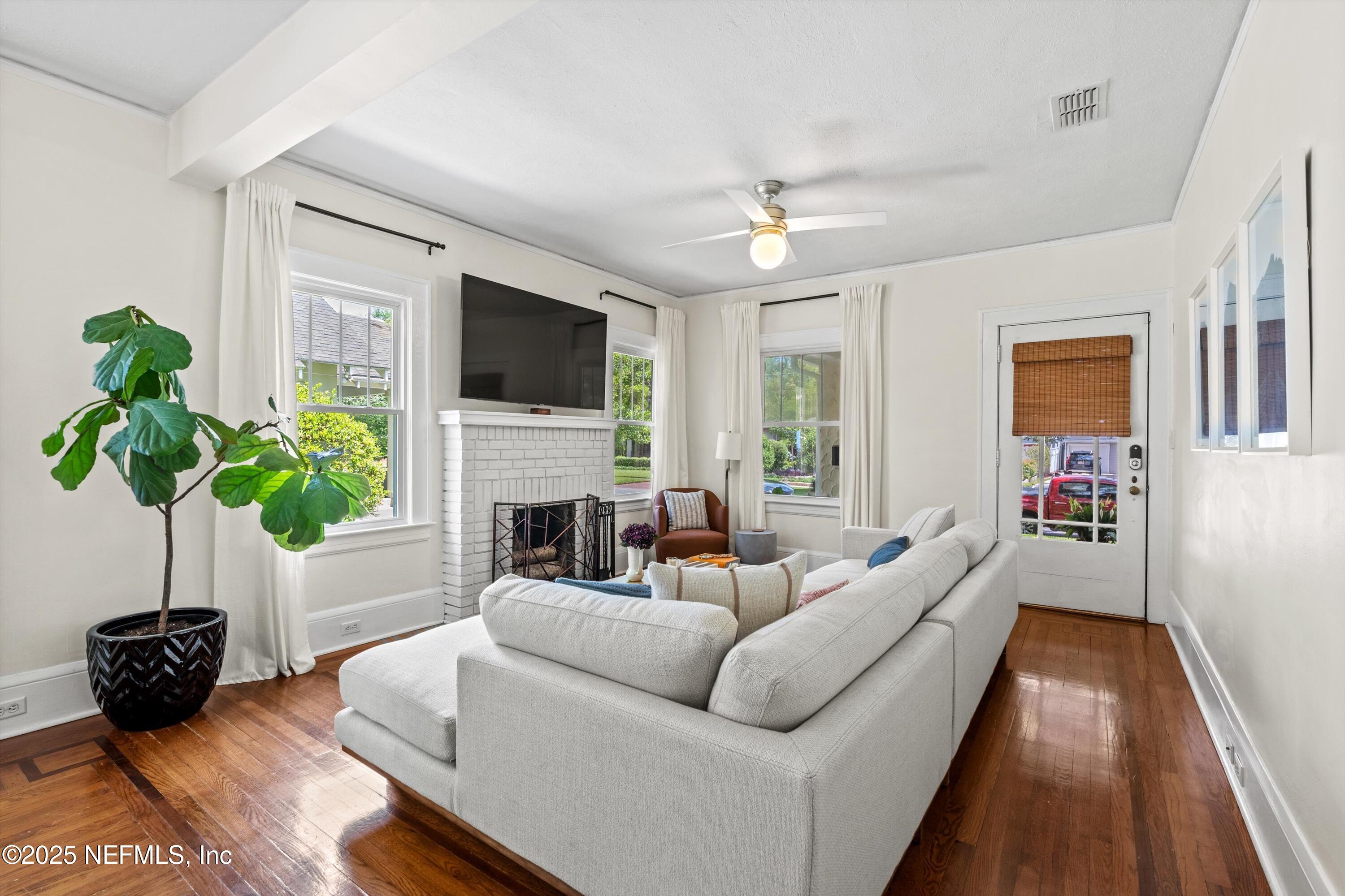 1342 HOLLYWOOD Avenue