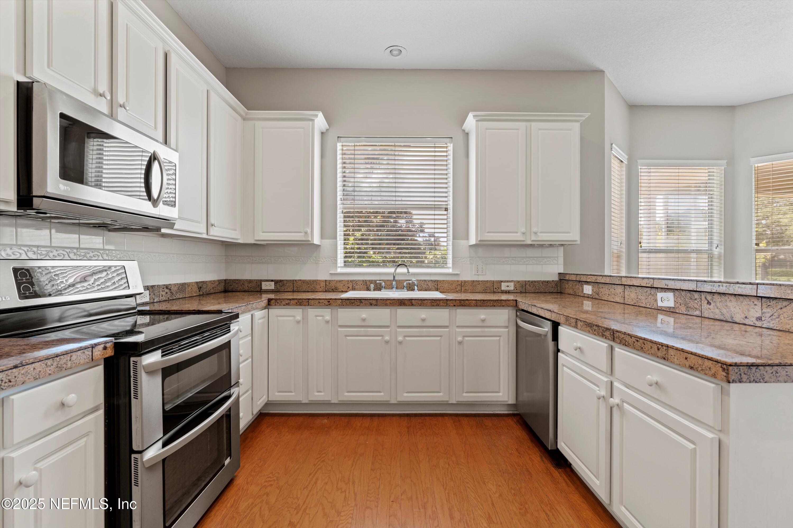 7610 SENTRY OAK Circle