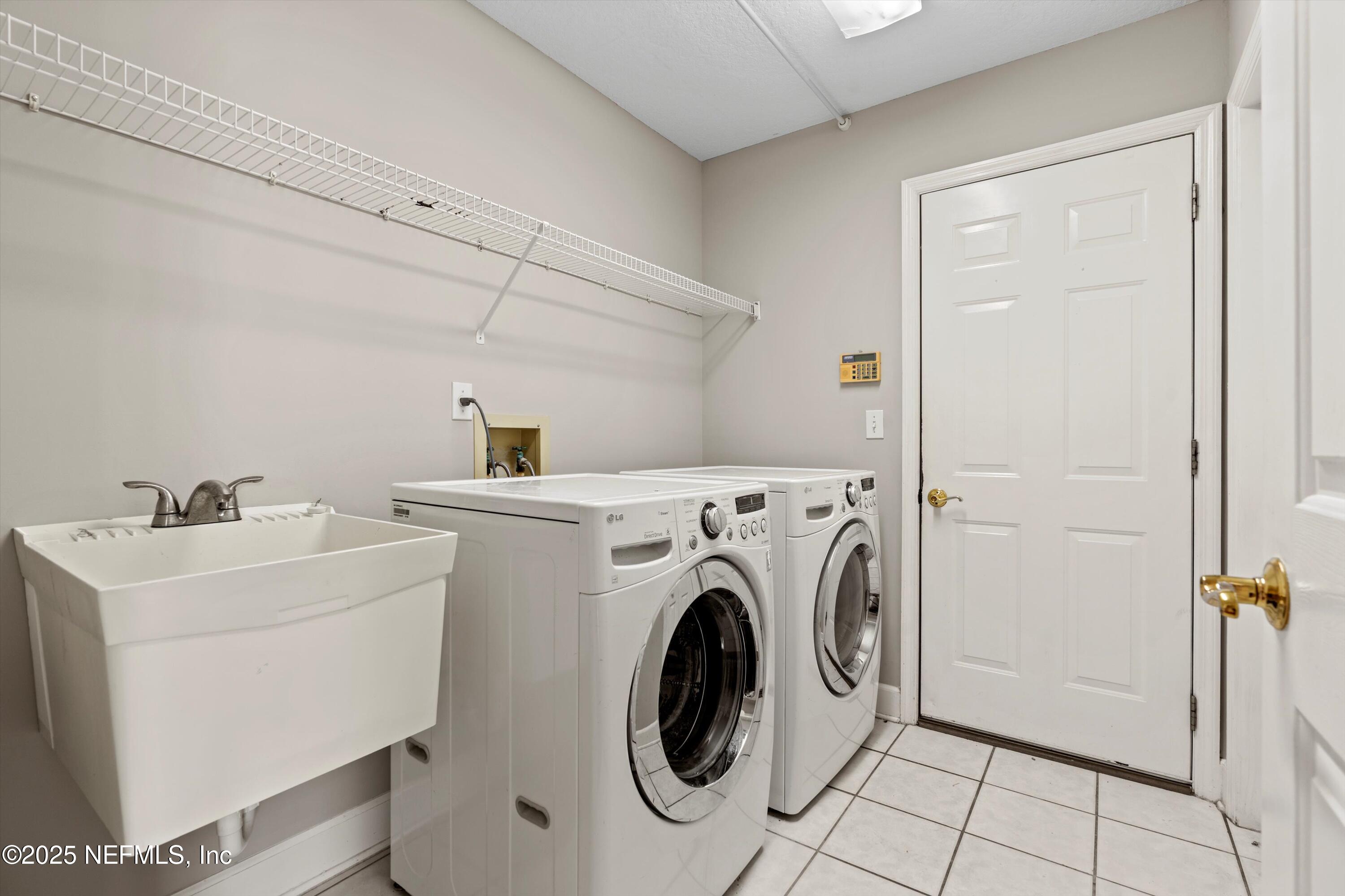 7610 SENTRY OAK Circle