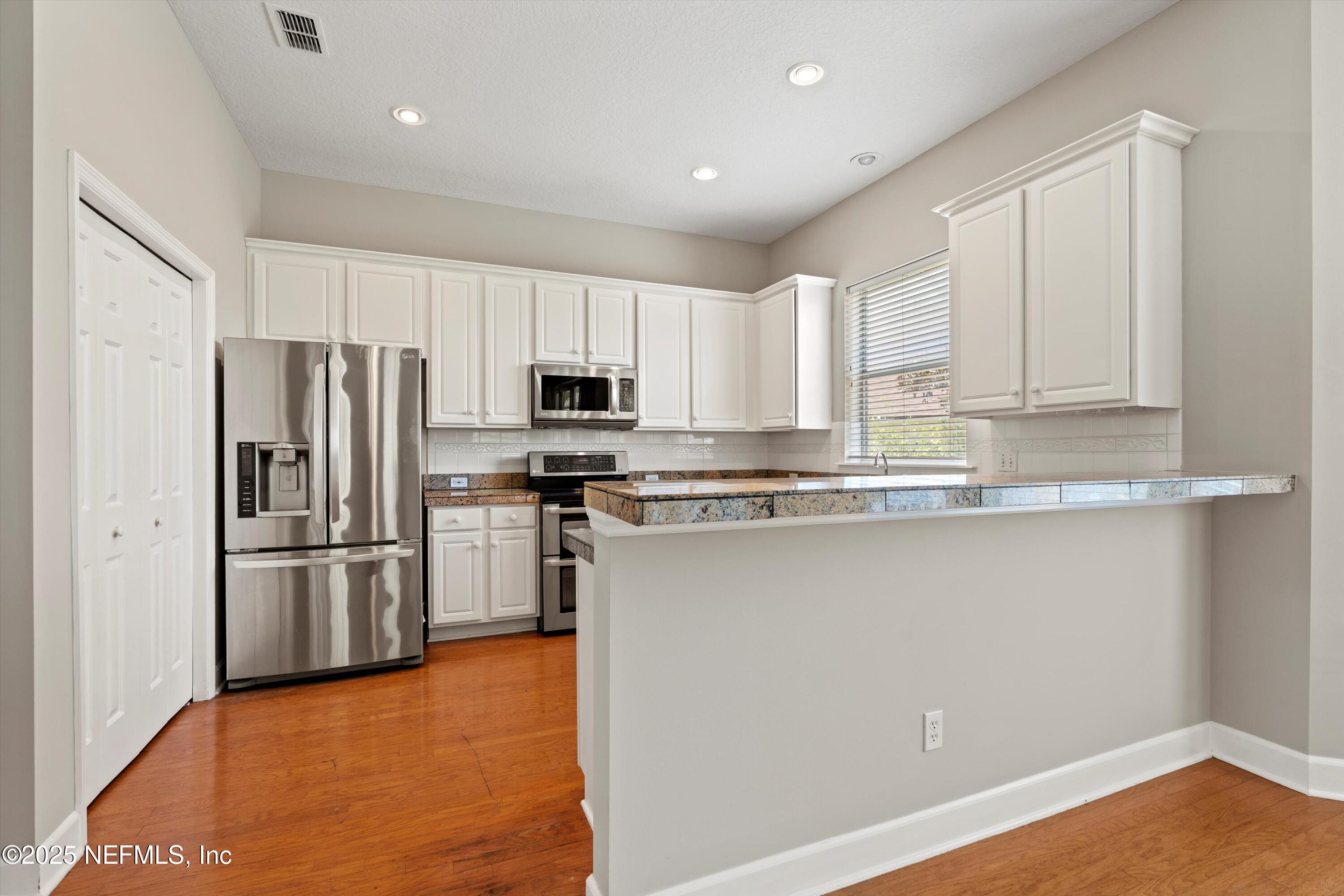 7610 SENTRY OAK Circle